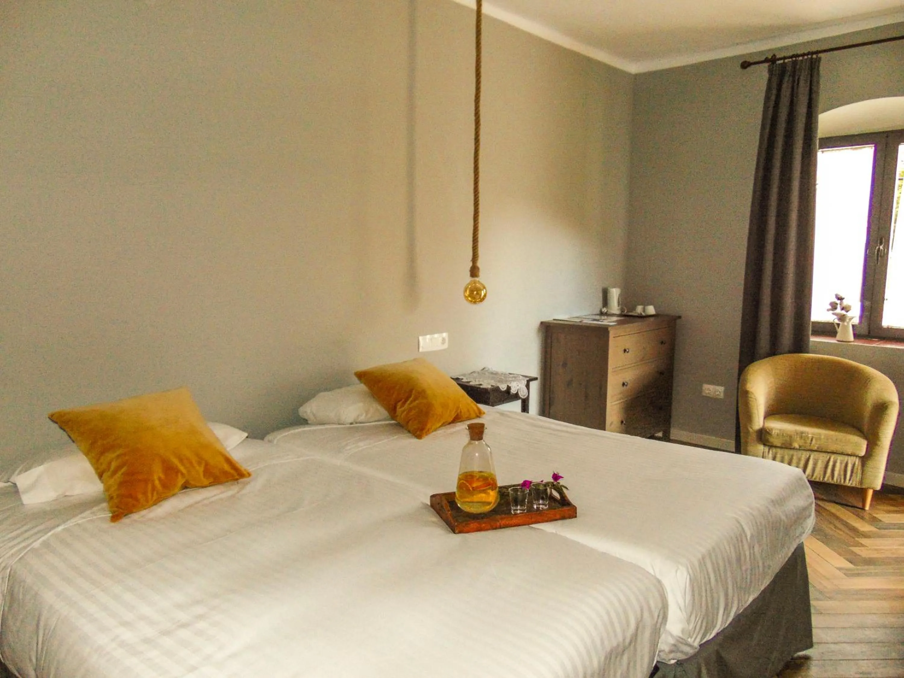 Photo of the whole room, Bed in Balneario Aguas de Villaharta