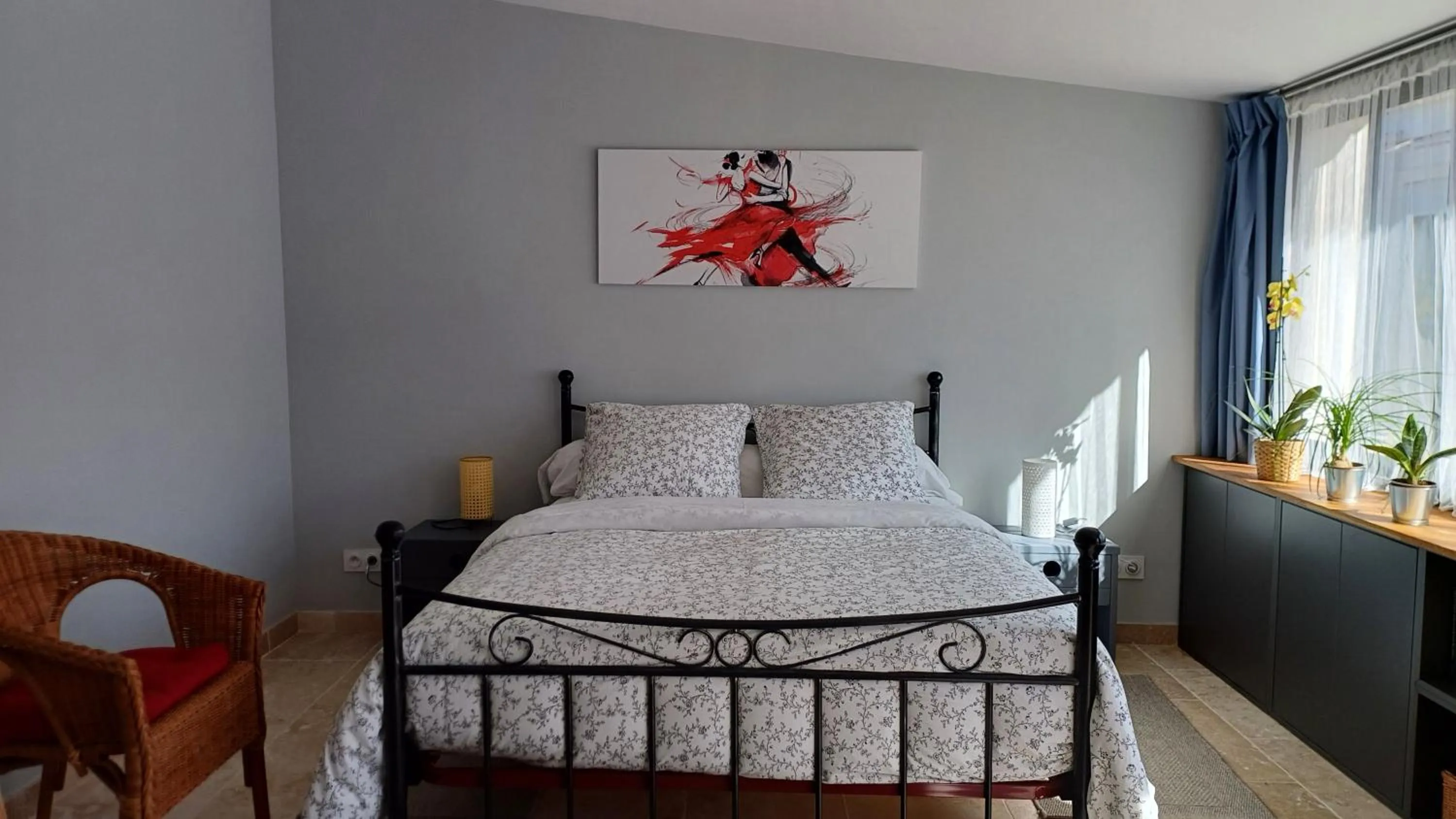 Photo of the whole room, Bed in La Goutadou