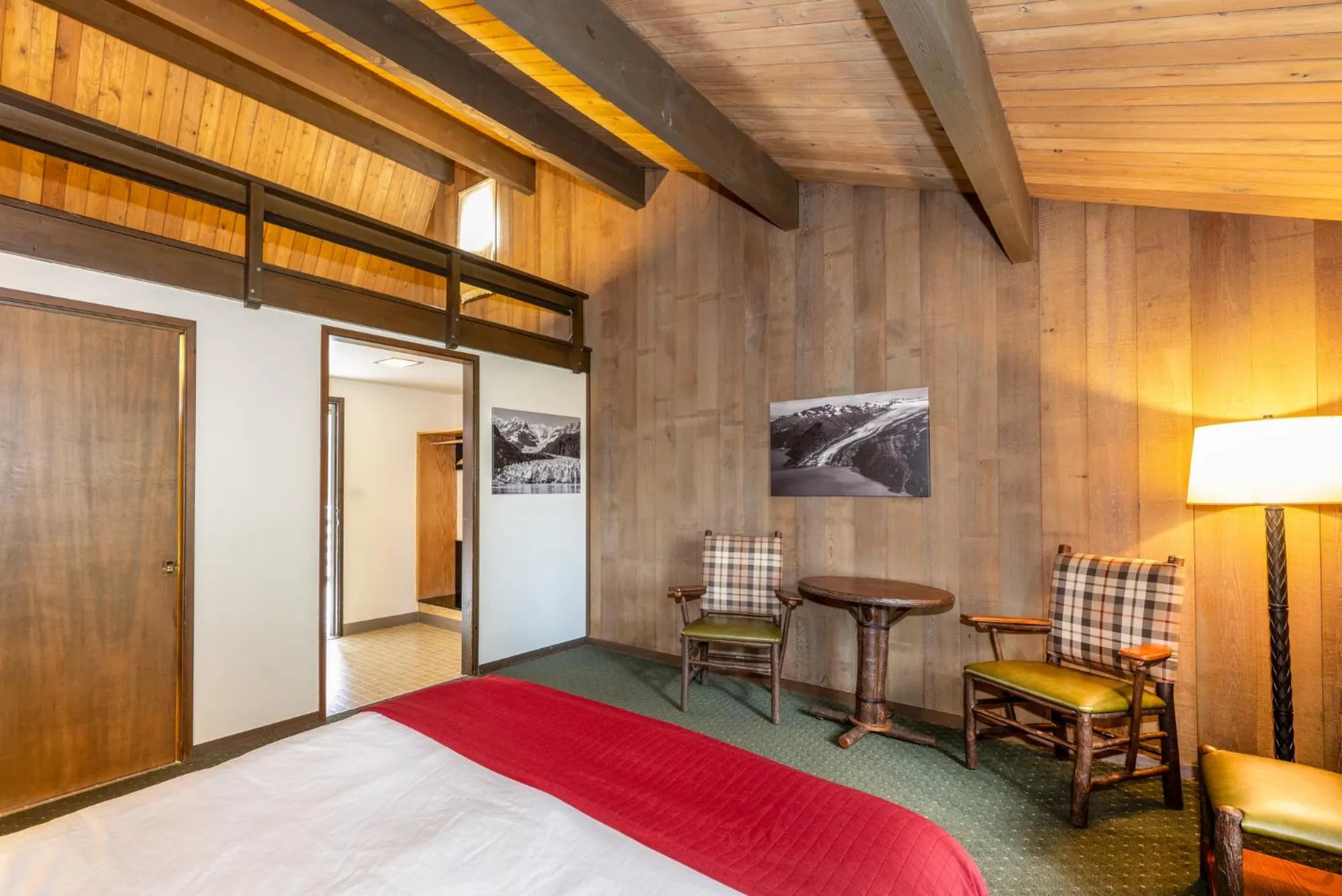 Bedroom, Bed in Glacier Bay Lodge