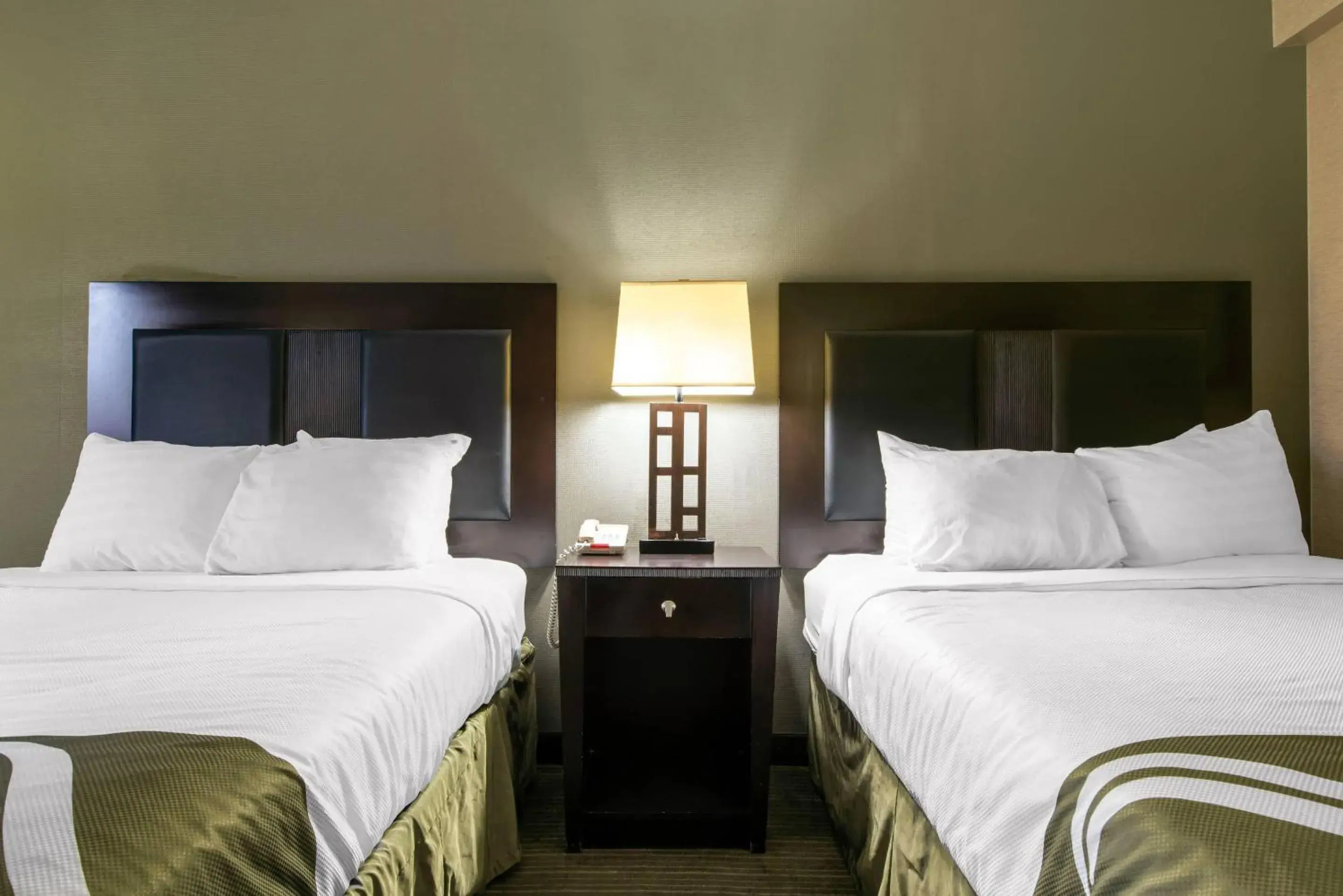 Bedroom, Bed in Quality Inn & Suites Charleston - Civic Center Bedroom, Bed in Quality Inn & Suites Charleston - Civic Center