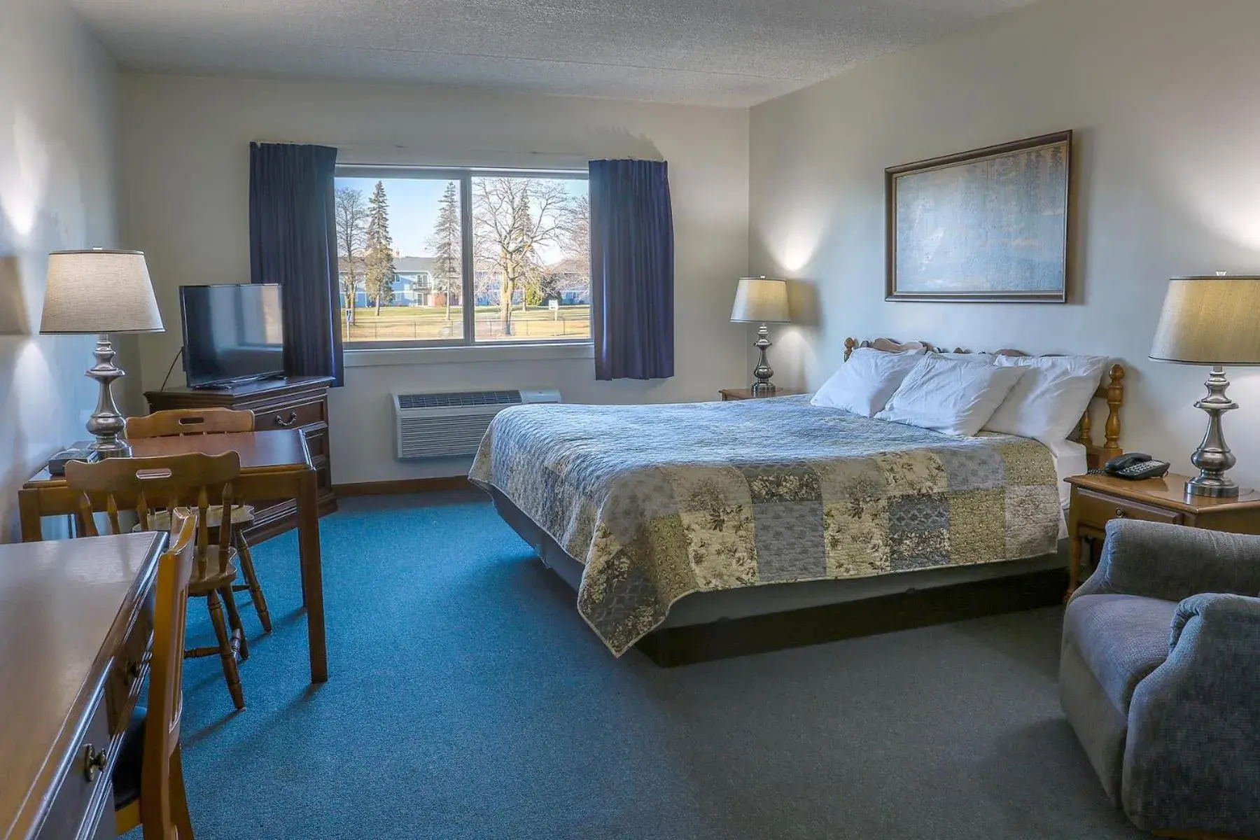 King Room with Park View - single occupancy in Lighthouse Inn - Two Rivers King Room with Park View - single occupancy in Lighthouse Inn - Two Rivers
