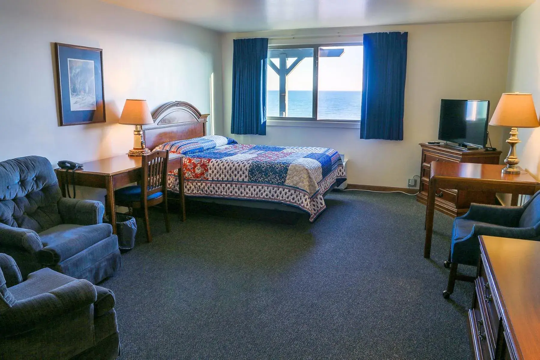 Queen Room with Lake View - single occupancy in Lighthouse Inn - Two Rivers Queen Room with Lake View - single occupancy in Lighthouse Inn - Two Rivers