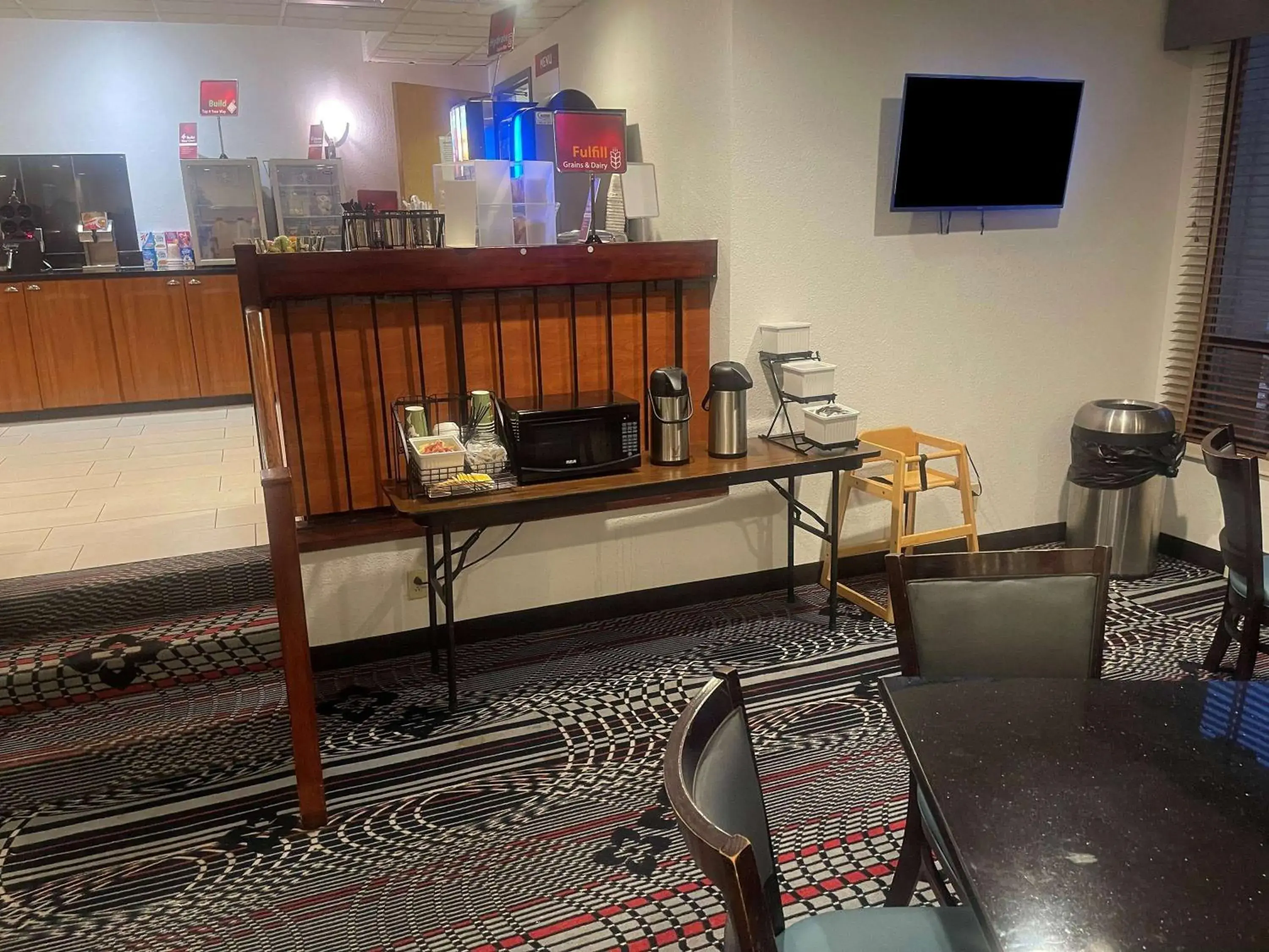 Restaurant/places to eat in Days Inn by Wyndham Englewood Dayton Airport Restaurant/places to eat in Days Inn by Wyndham Englewood Dayton Airport