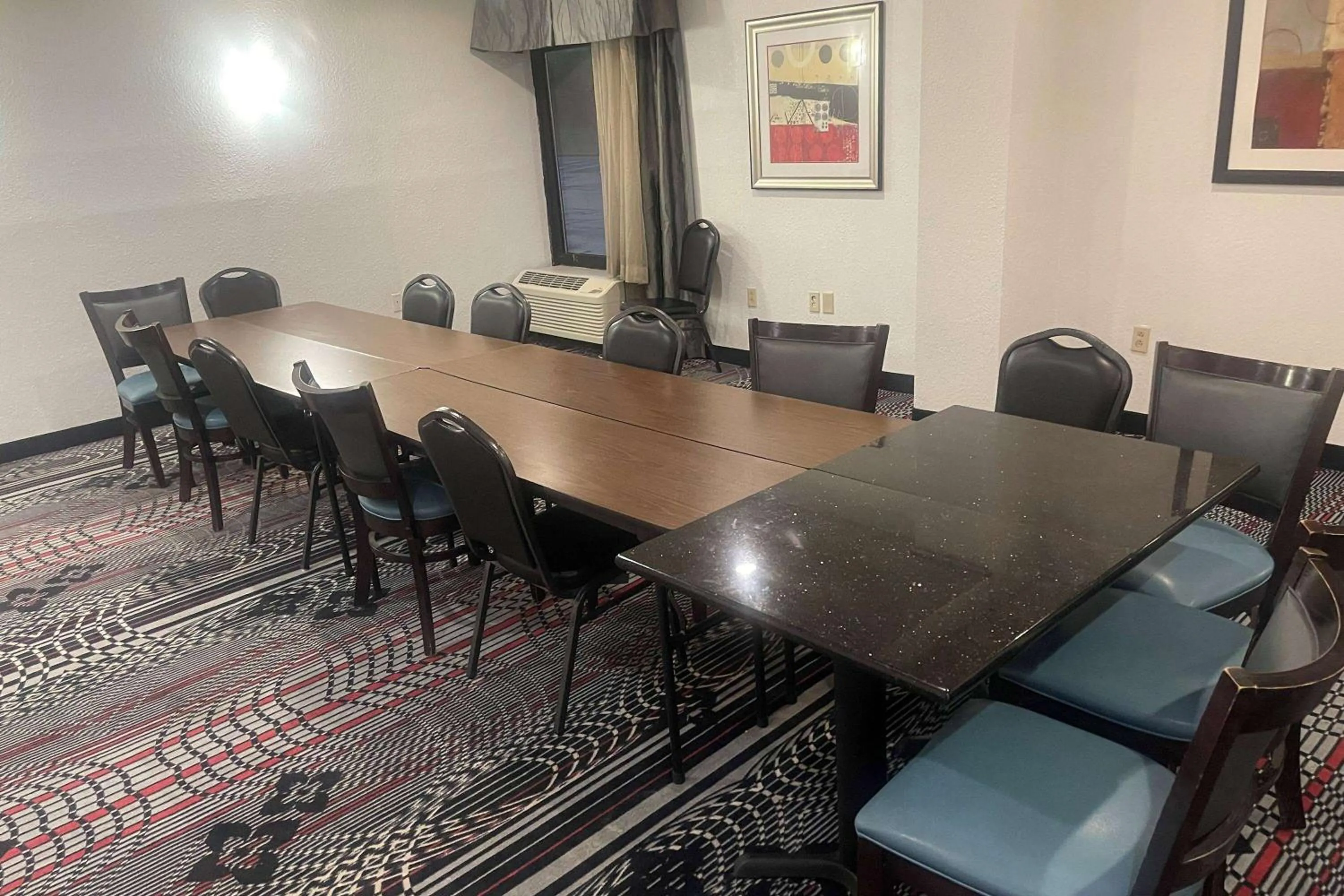 Meeting/conference room in Days Inn by Wyndham Englewood Dayton Airport