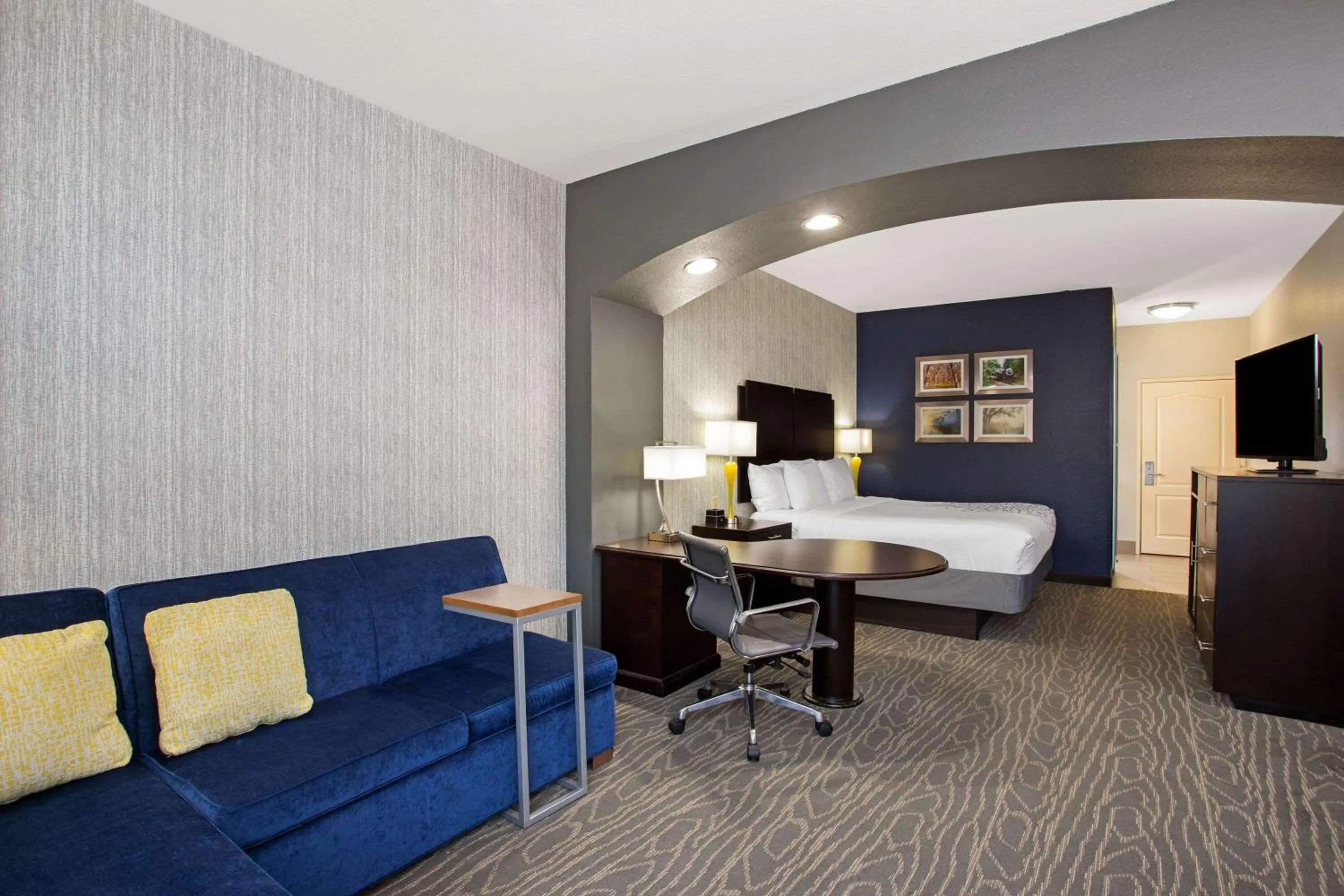 Photo of the whole room in La Quinta by Wyndham Palestine