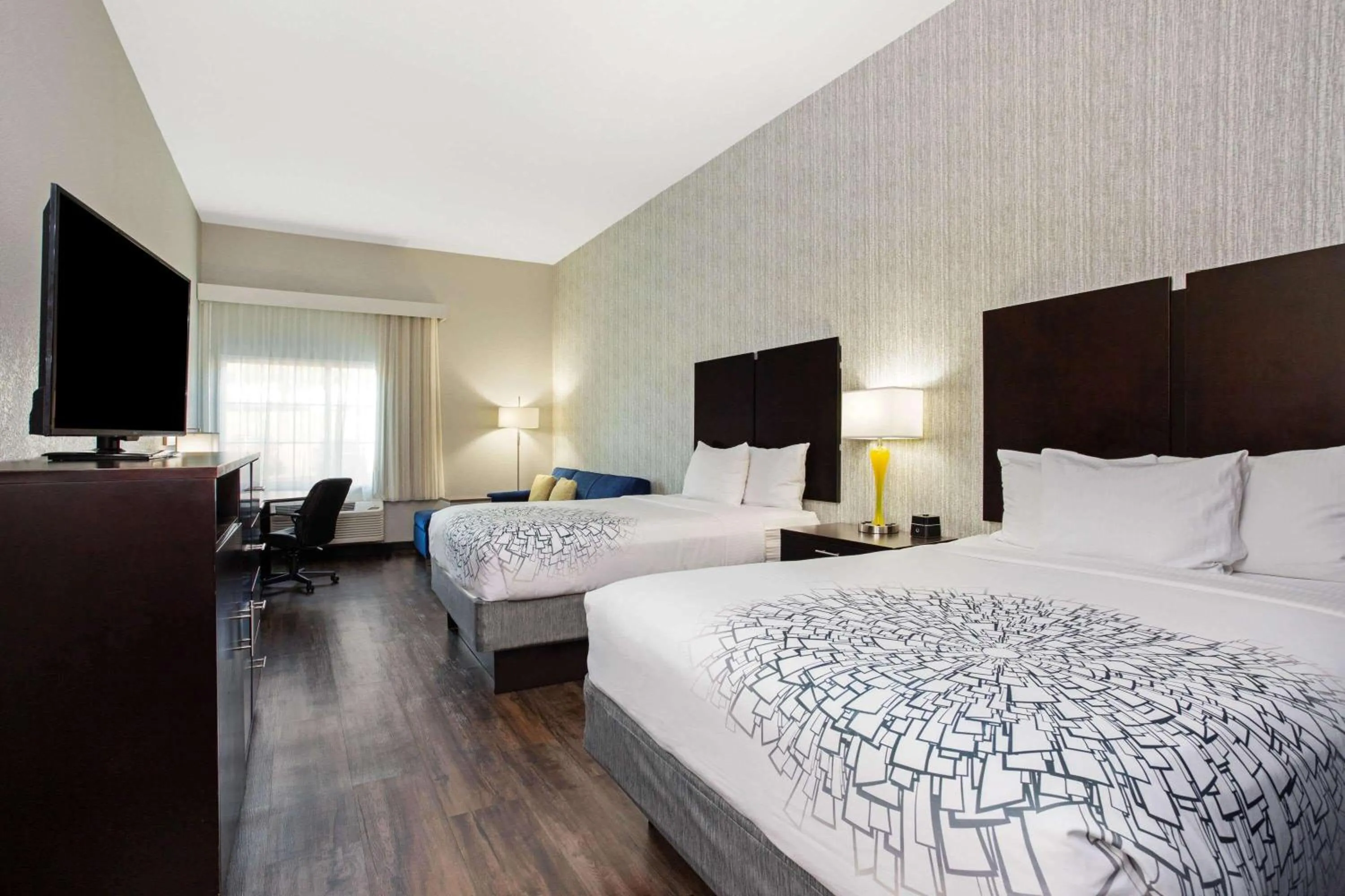 Photo of the whole room, Bed in La Quinta by Wyndham Palestine