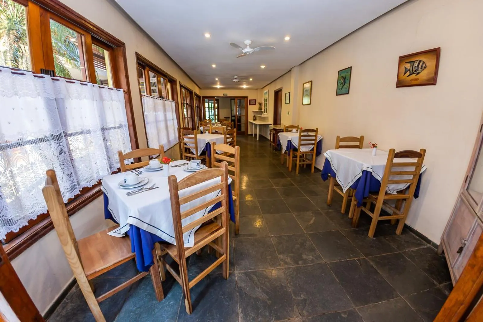 Restaurant/places to eat in Pousada Azul Banana - Camburi