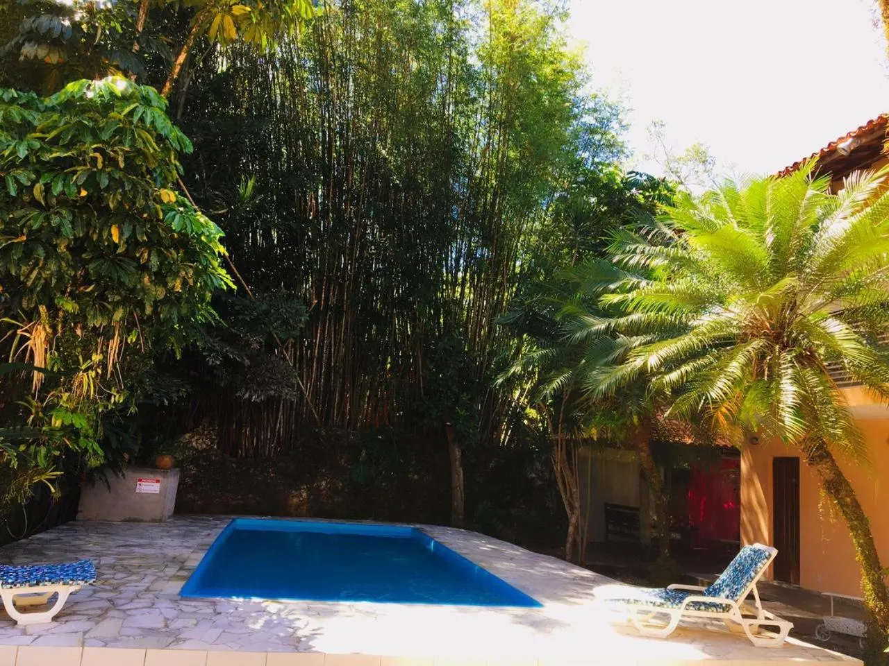 Swimming pool in Pousada Azul Banana - Camburi