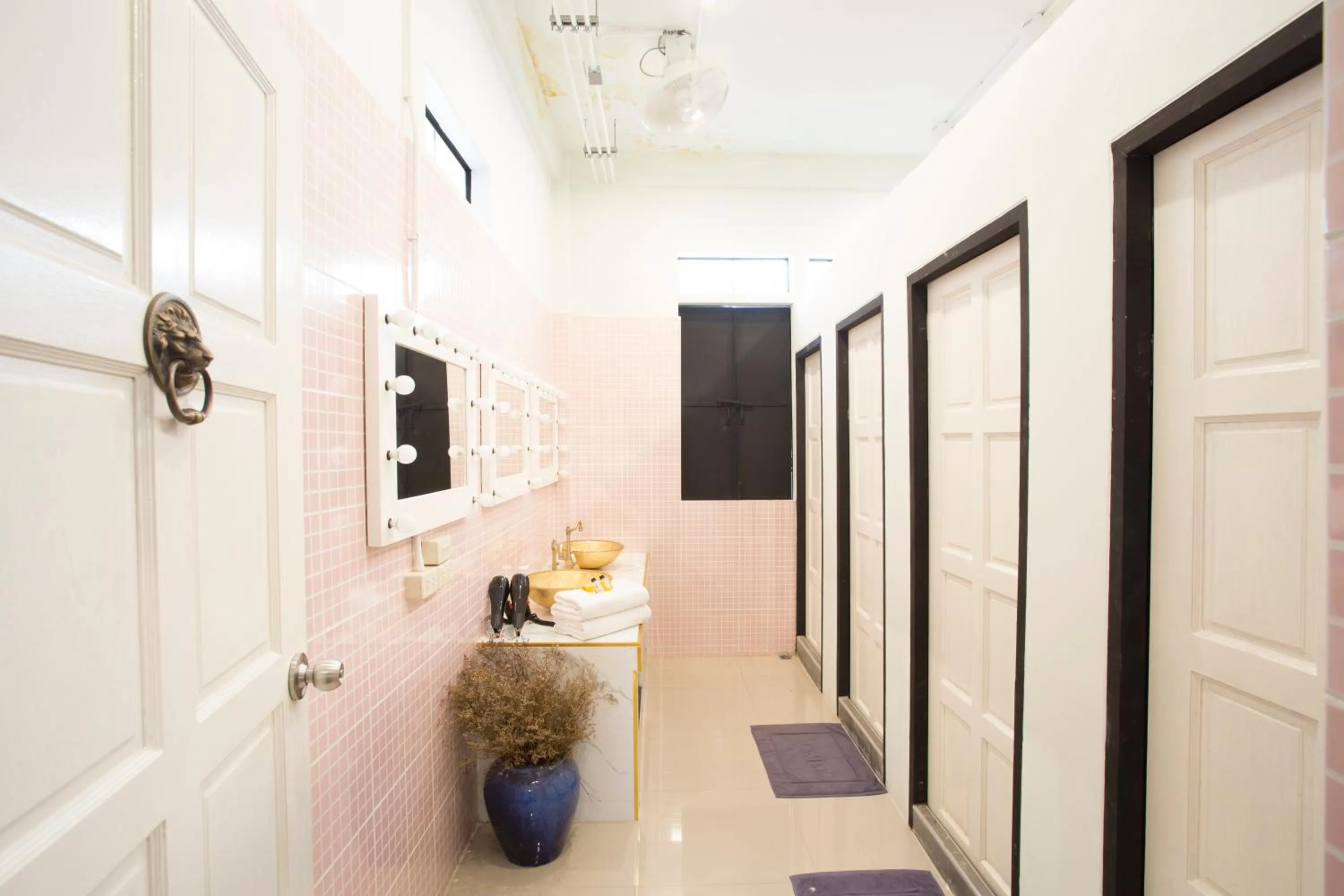 Bathroom in The Orientale