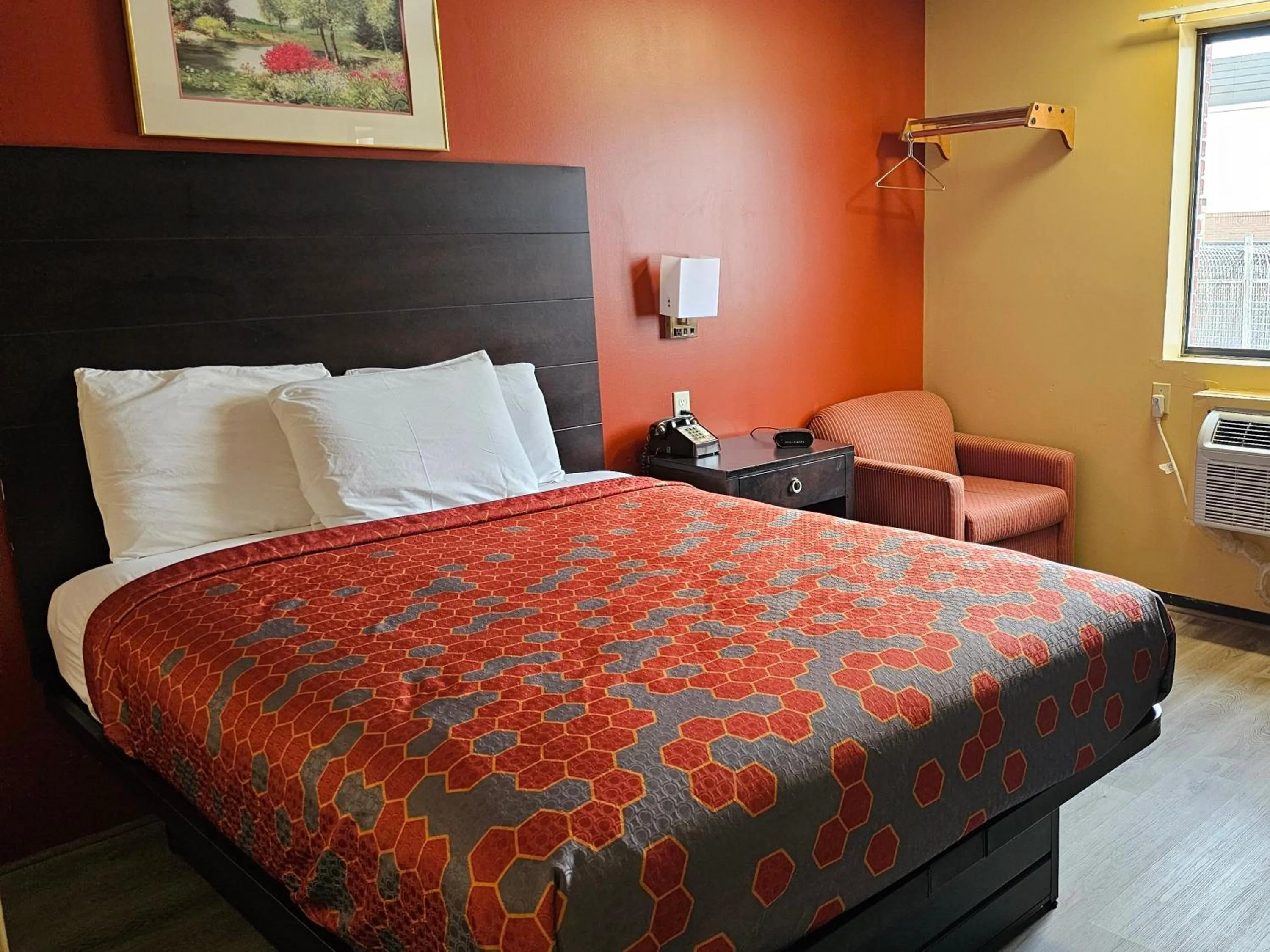 Queen Room in Budgetel inn & Suites