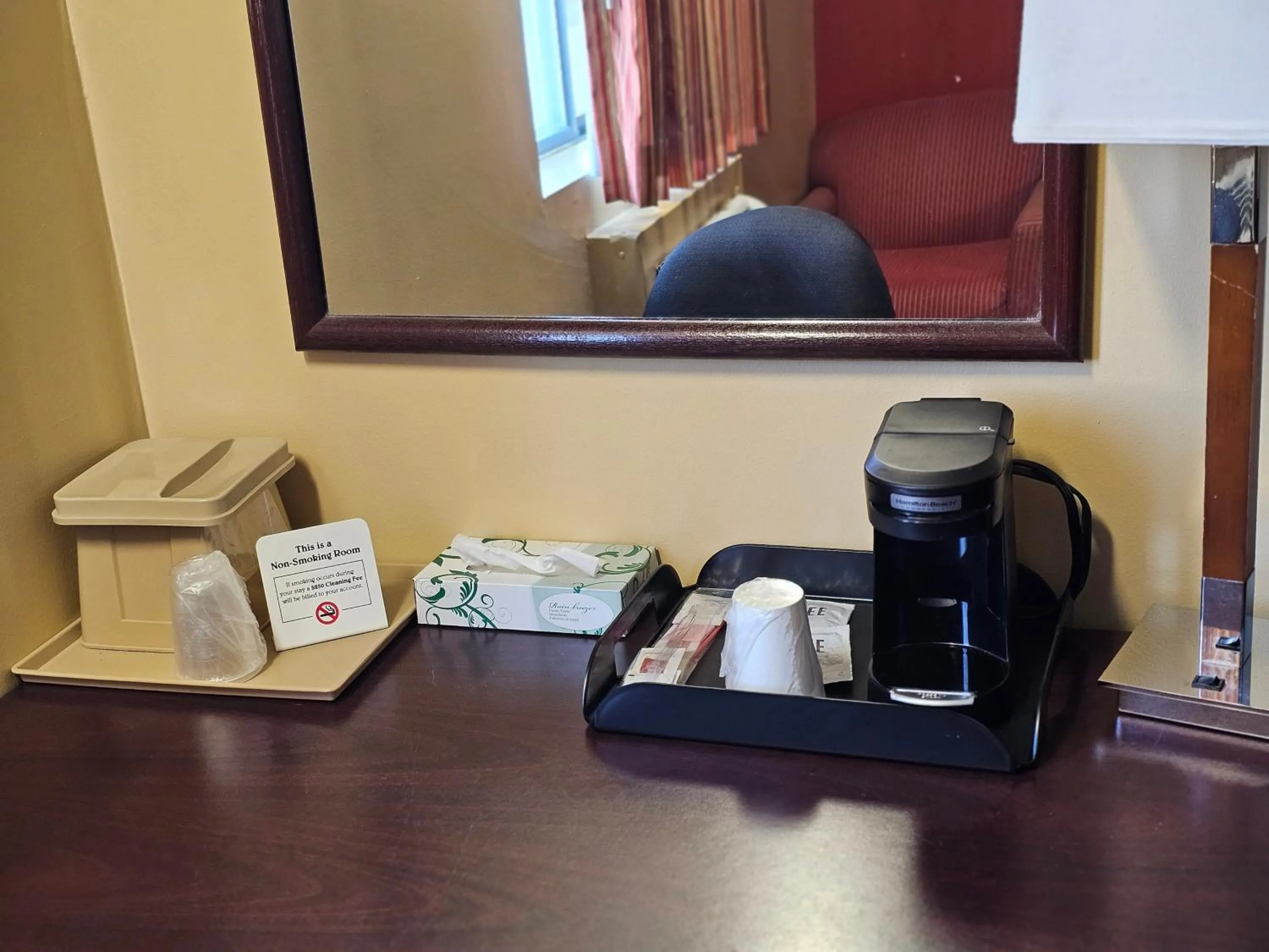 Coffee/tea facilities in Budgetel inn & Suites