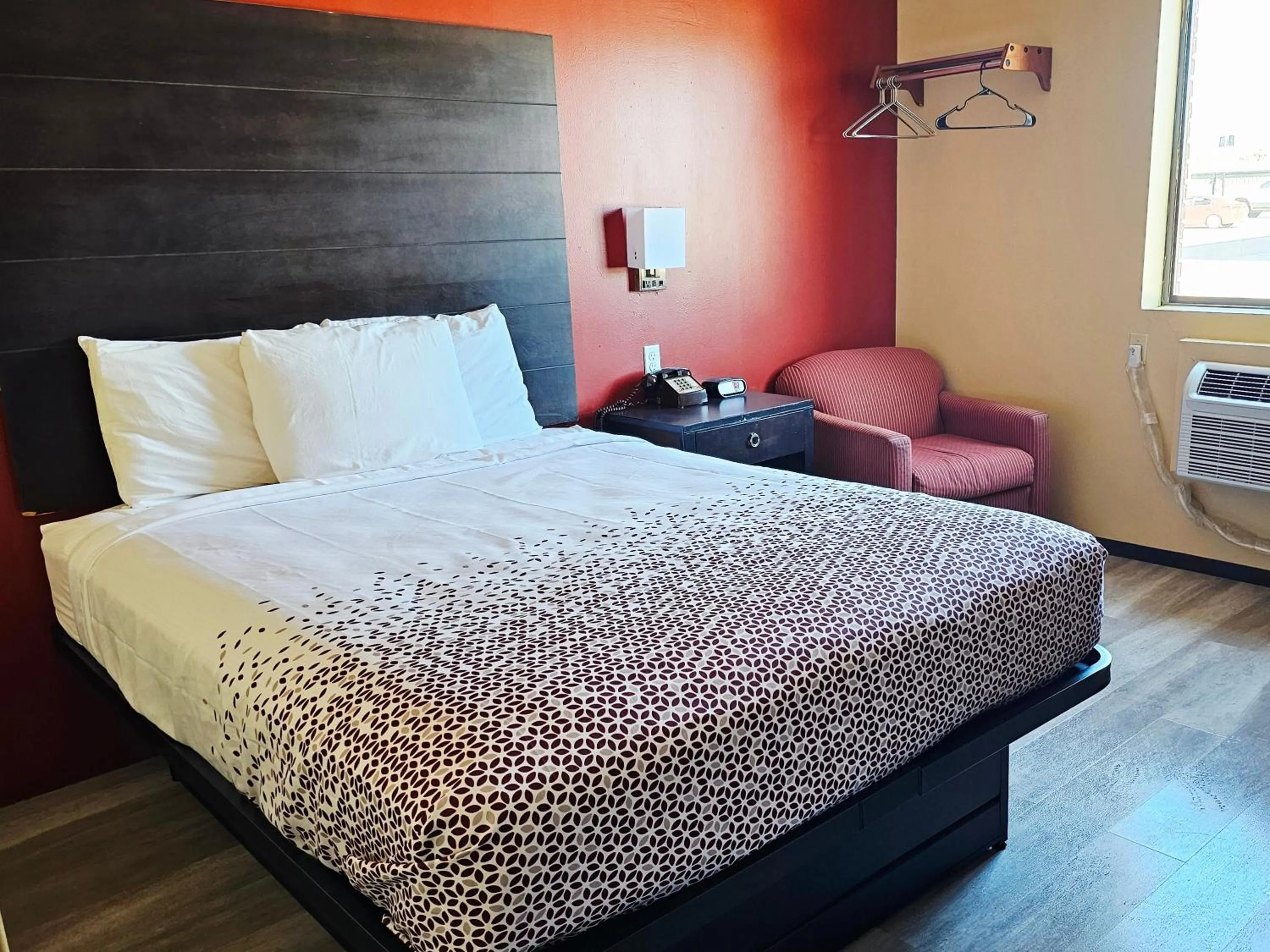 Bed in Budgetel inn & Suites