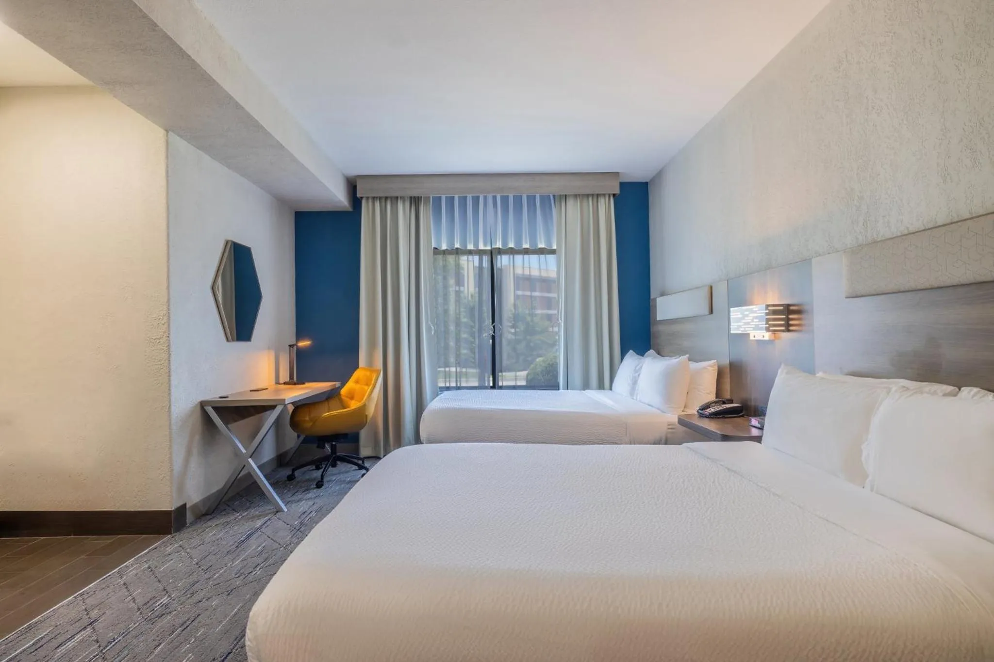 Photo of the whole room, Bed in Holiday Inn Express & Suites Kansas City Airport by IHG