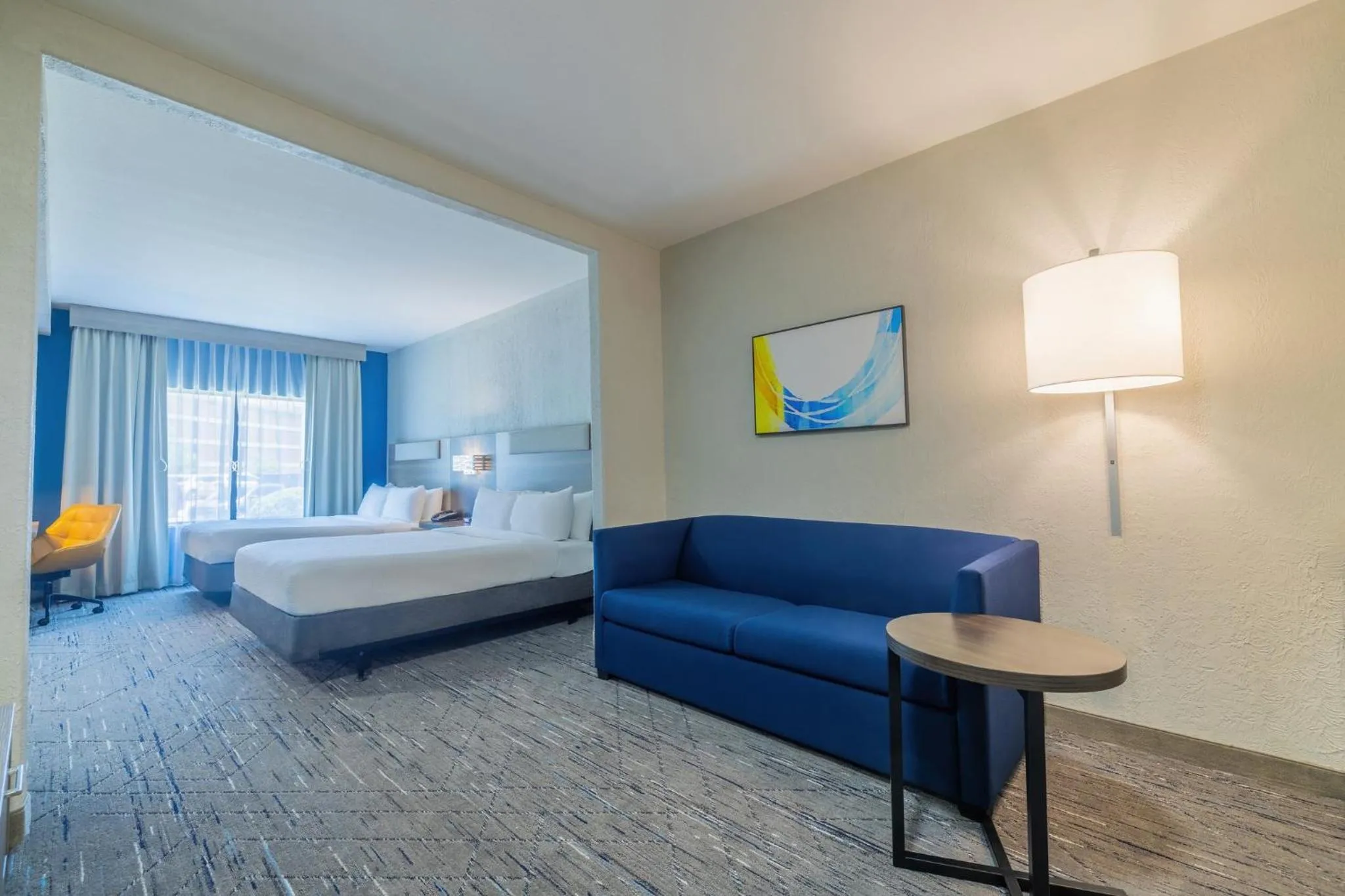 Photo of the whole room, Bed in Holiday Inn Express & Suites Kansas City Airport by IHG
