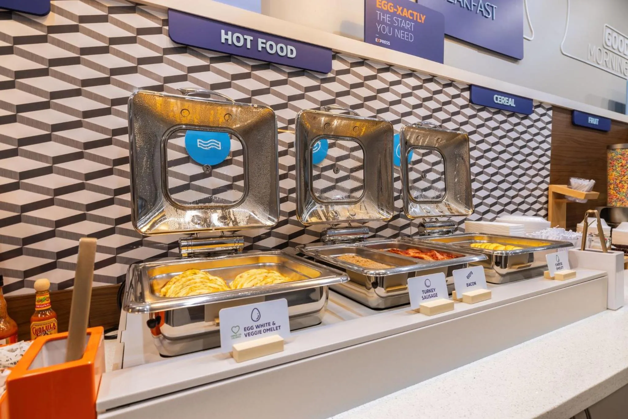 Breakfast in Holiday Inn Express & Suites Kansas City Airport by IHG