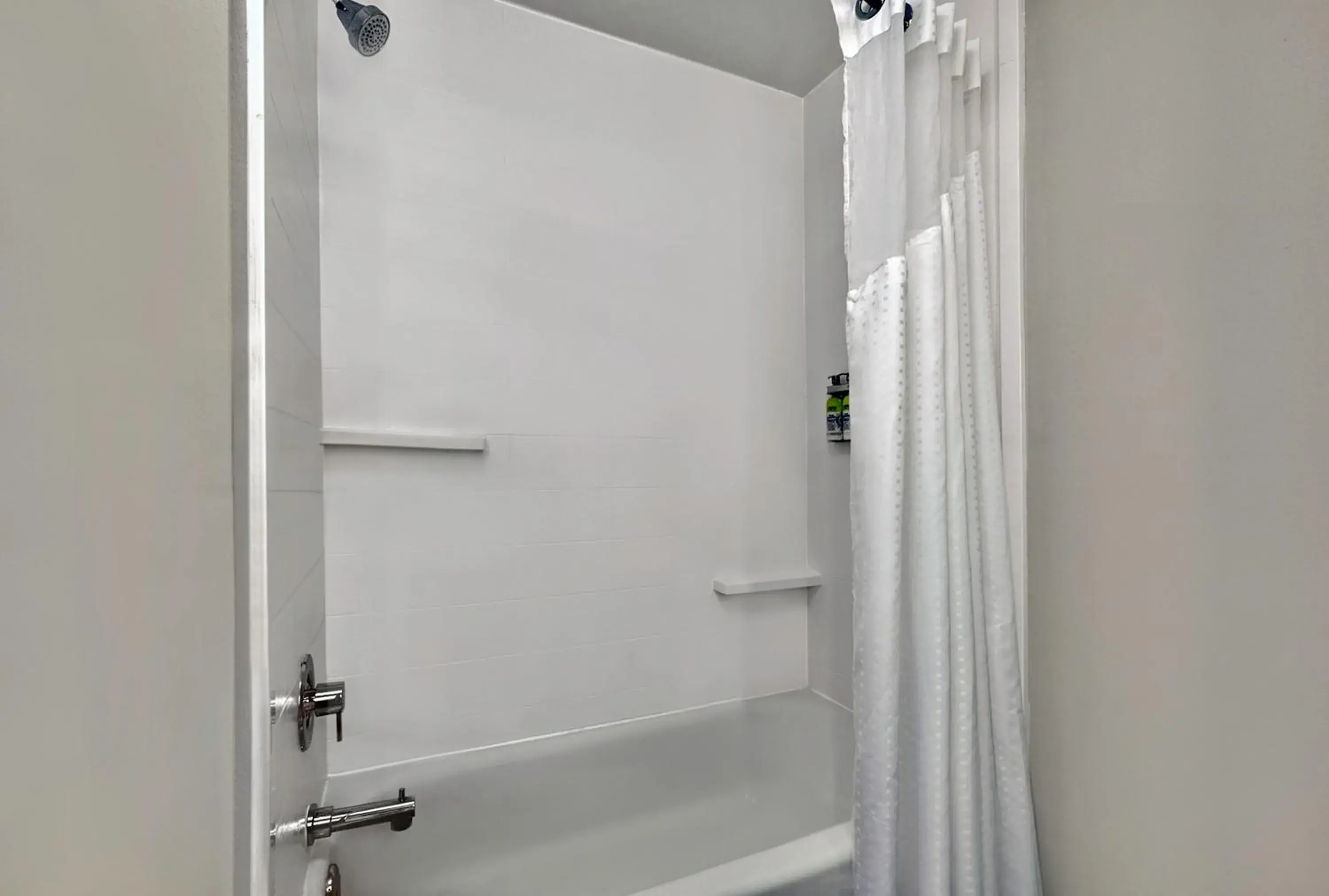 Suite - Hearing Accessible - Non-Smoking in Holiday Inn Express & Suites Kansas City Airport by IHG Suite - Hearing Accessible - Non-Smoking in Holiday Inn Express & Suites Kansas City Airport by IHG