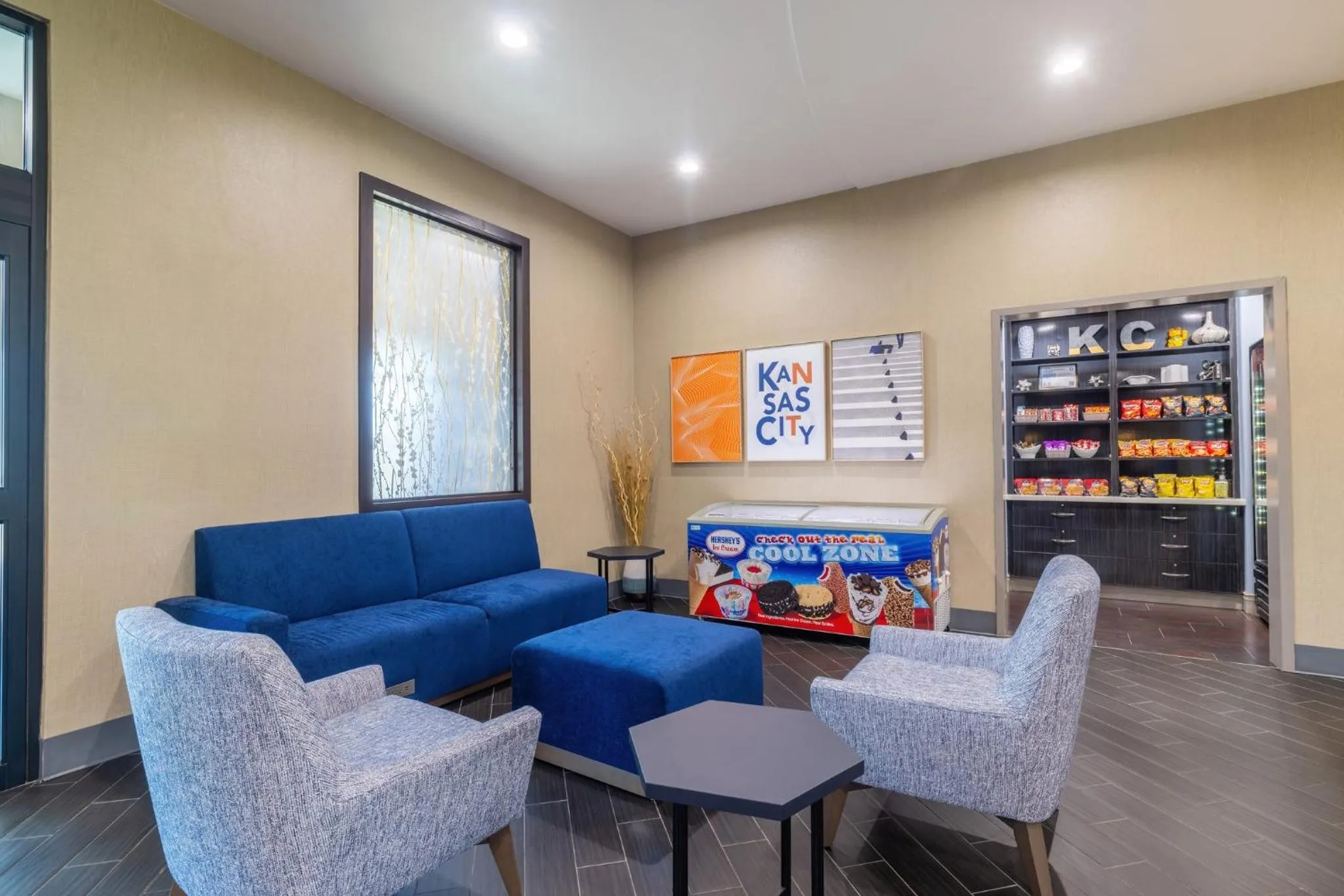 Property building in Holiday Inn Express & Suites Kansas City Airport by IHG