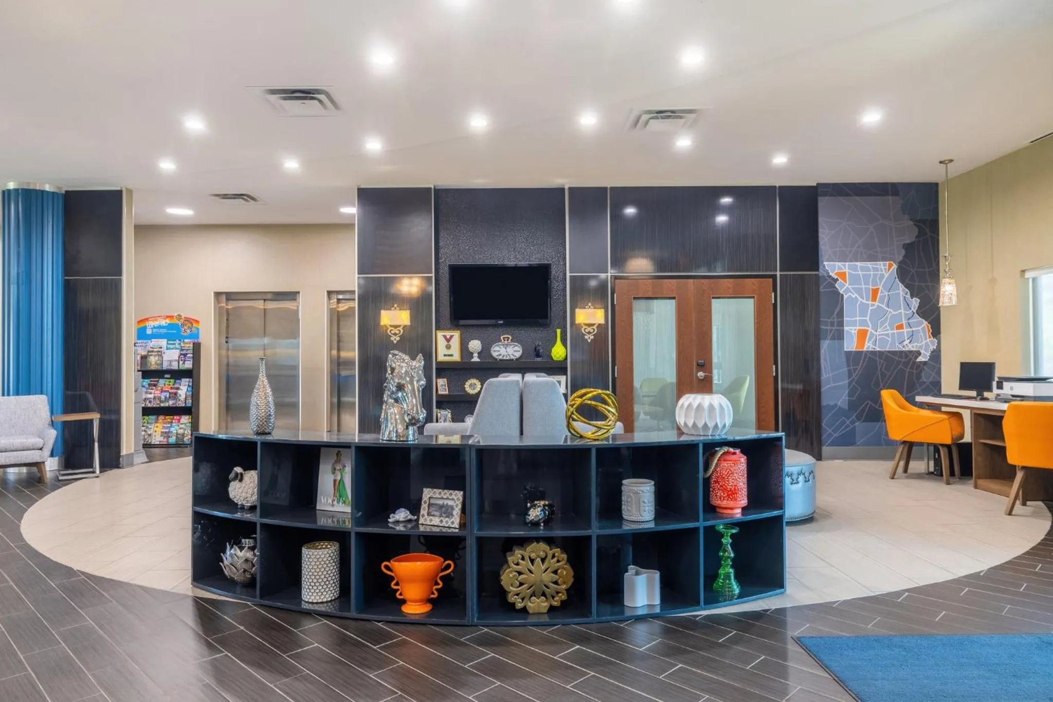 Property building in Holiday Inn Express & Suites Kansas City Airport by IHG