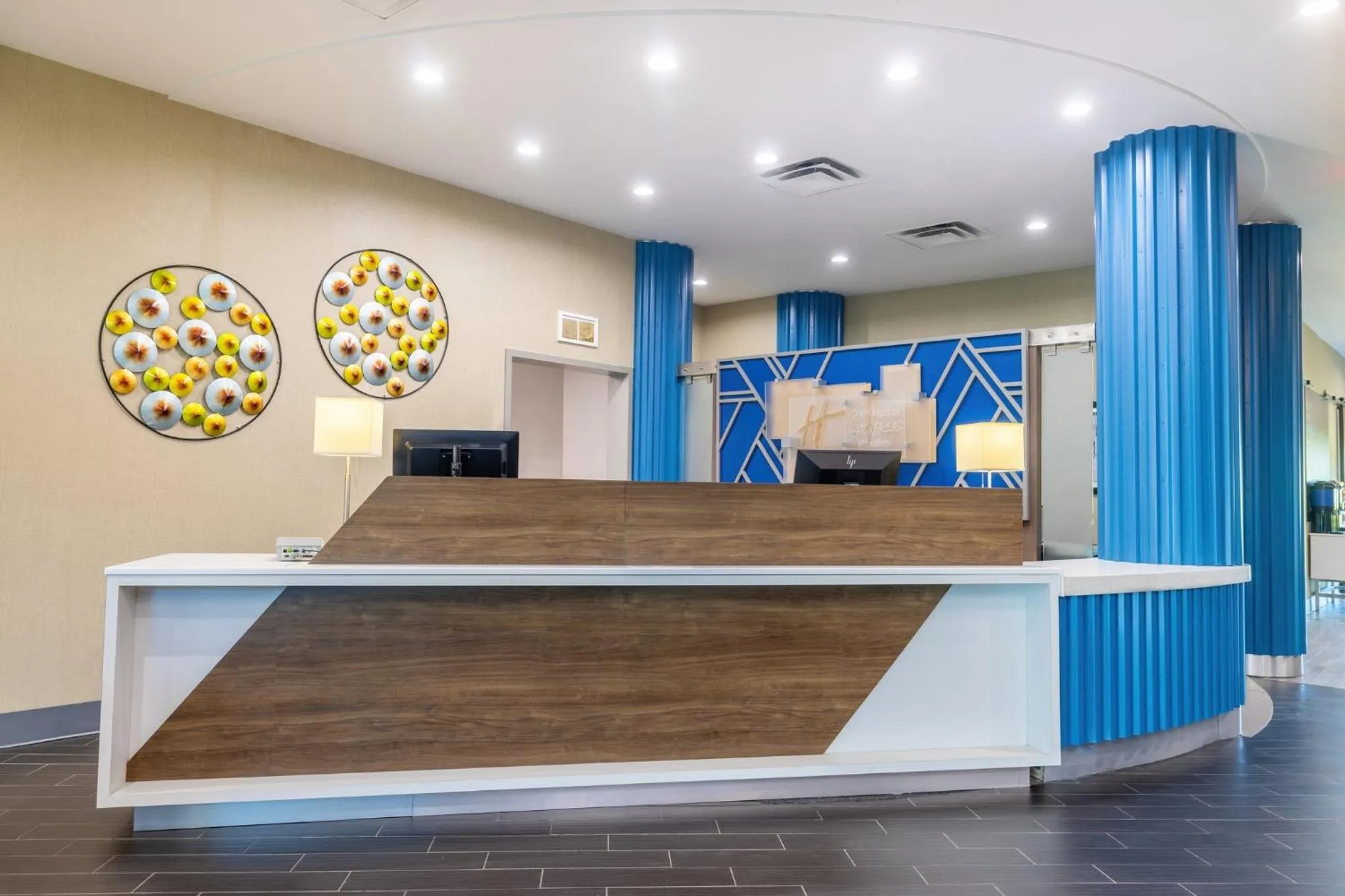 Property building in Holiday Inn Express & Suites Kansas City Airport by IHG