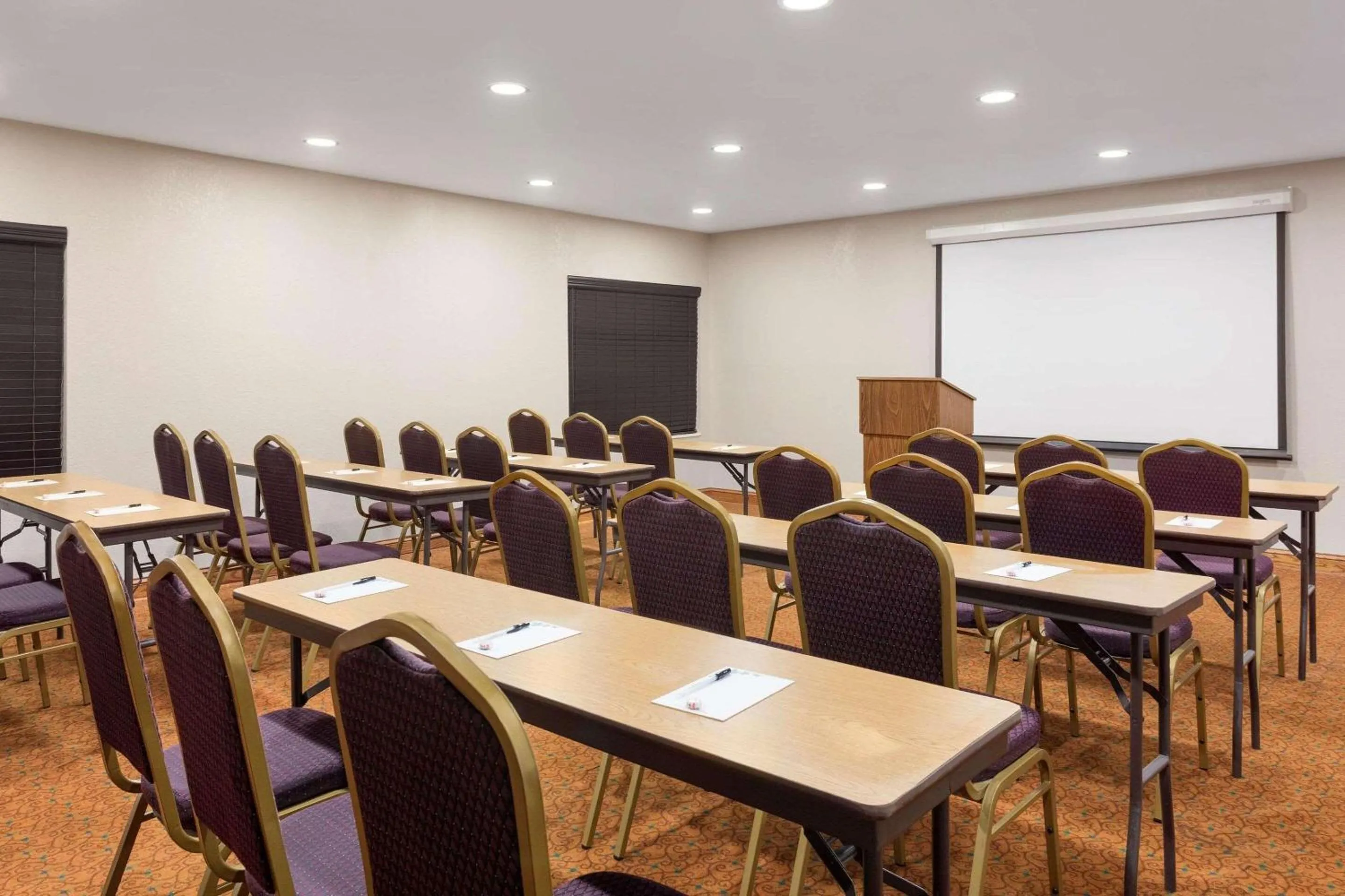 Meeting/conference room in Country Inn & Suites by Radisson, Jackson-Airport, MS