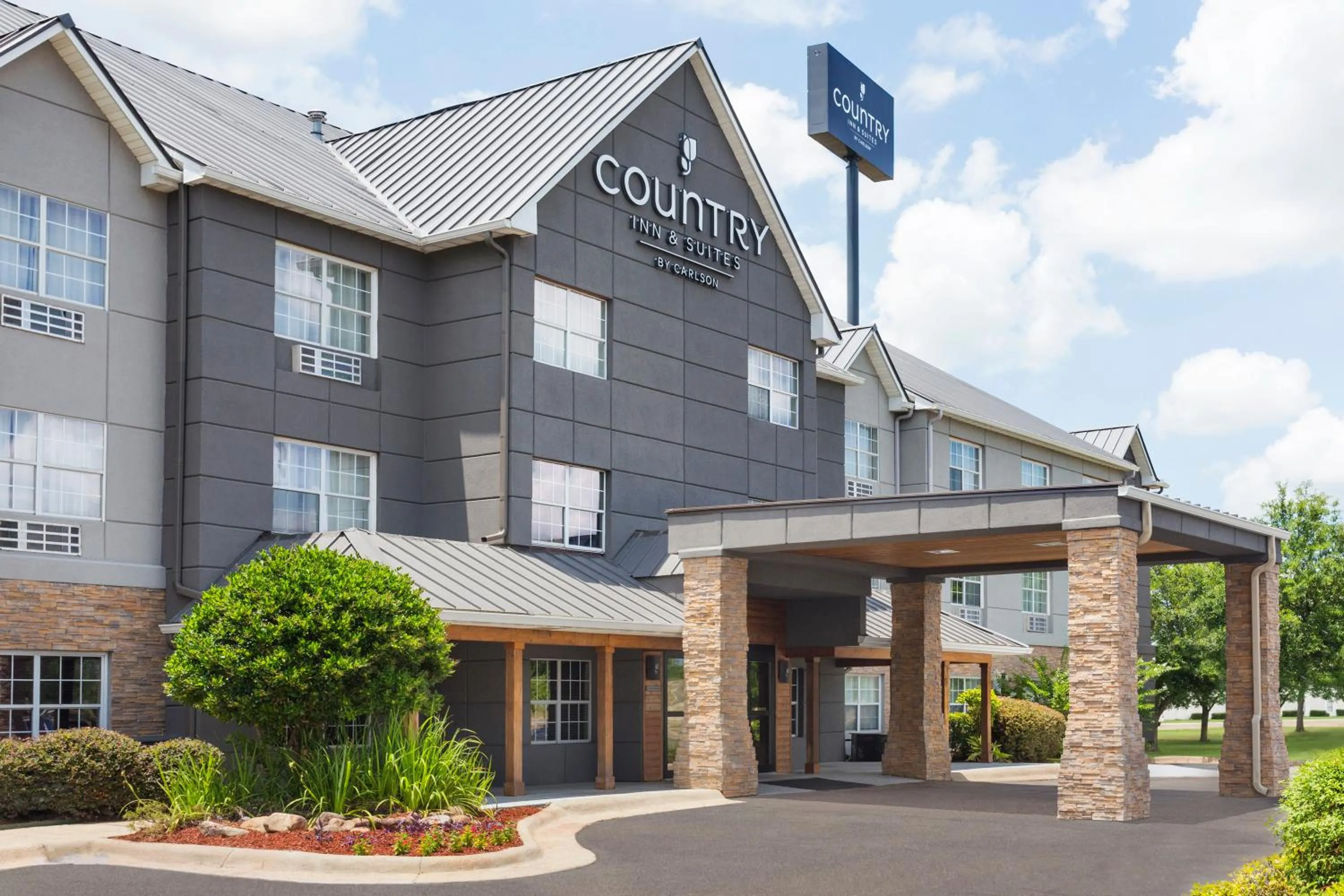 Facade/entrance in Country Inn & Suites by Radisson, Jackson-Airport, MS