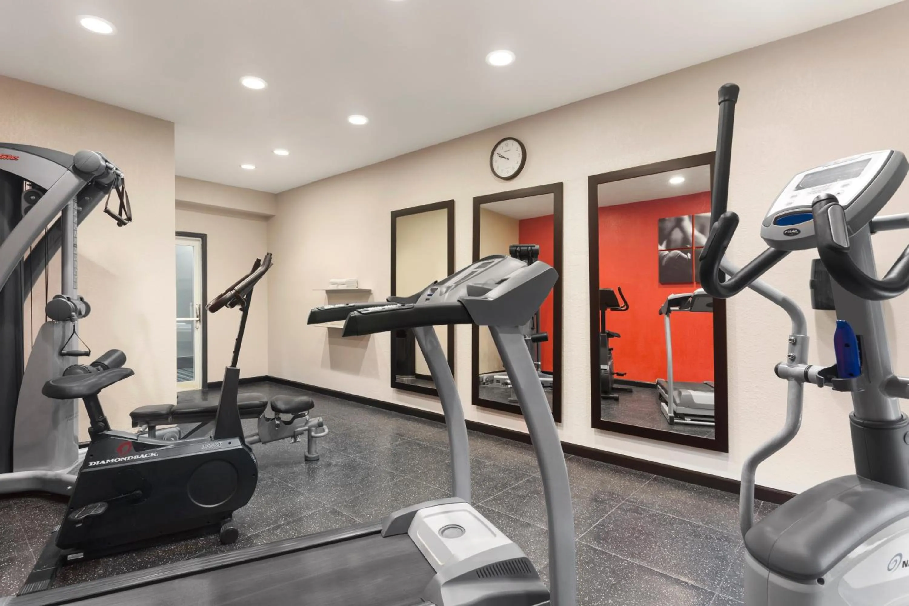 Fitness centre/facilities in Country Inn & Suites by Radisson, Jackson-Airport, MS