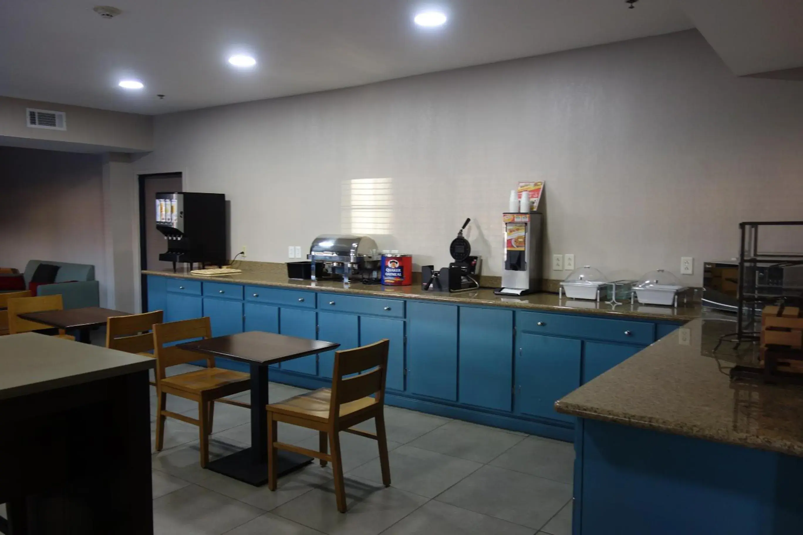 Breakfast in Country Inn & Suites by Radisson, Jackson-Airport, MS Breakfast in Country Inn & Suites by Radisson, Jackson-Airport, MS