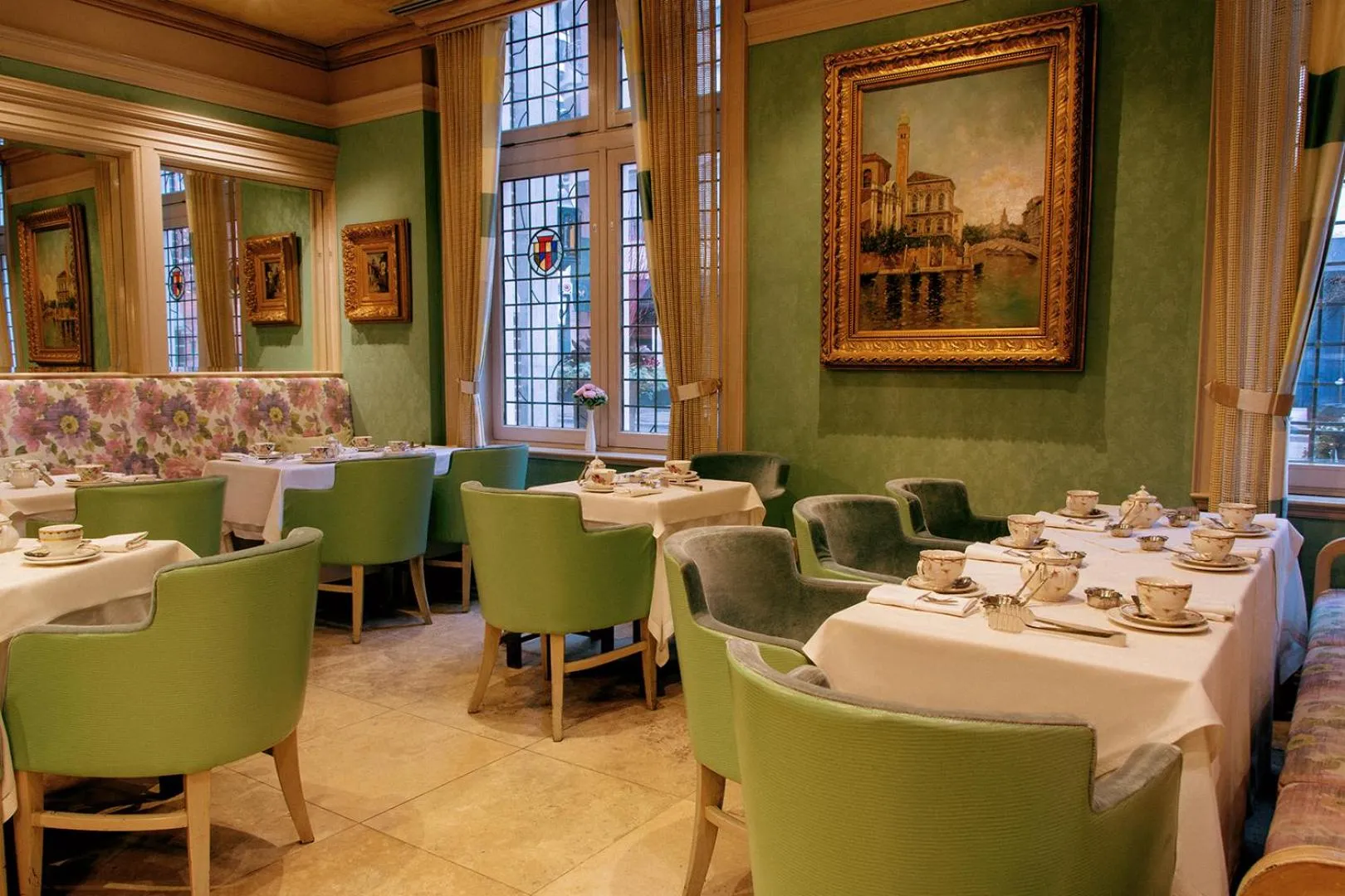 Restaurant/places to eat in Windsor Arms Hotel