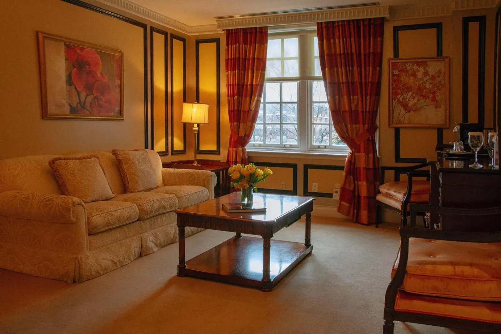 Two-Bedroom Suite in Windsor Arms Hotel Two-Bedroom Suite in Windsor Arms Hotel