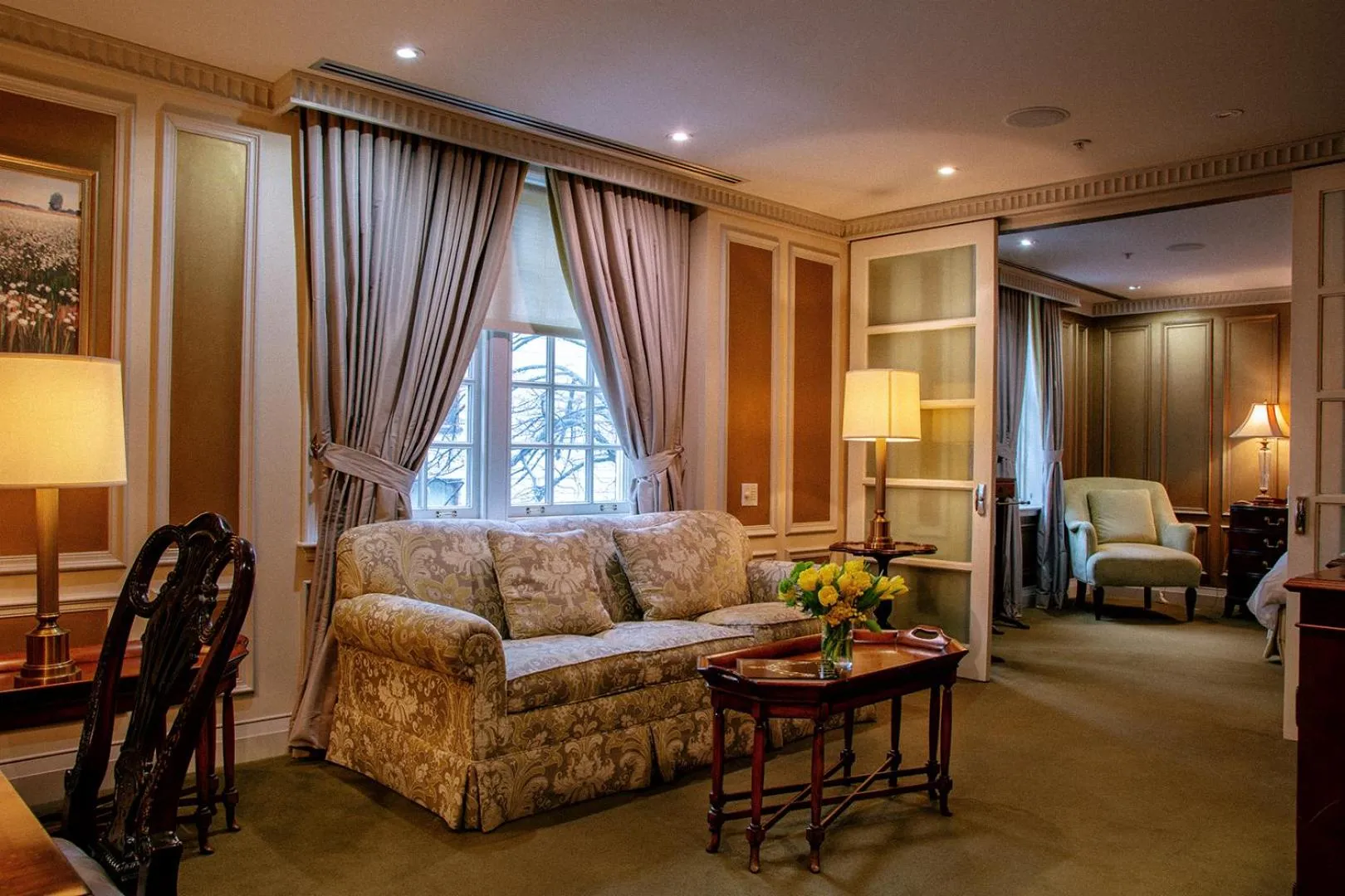 Living room in Windsor Arms Hotel