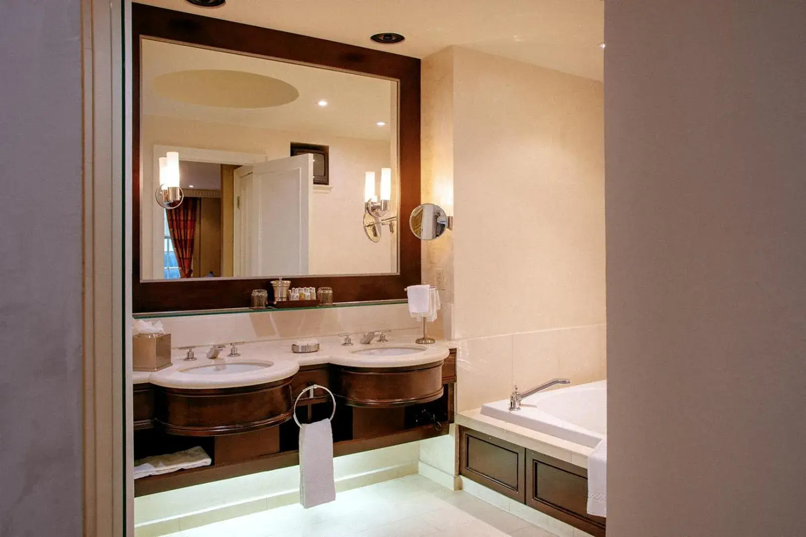 Bedroom in Windsor Arms Hotel Bedroom in Windsor Arms Hotel