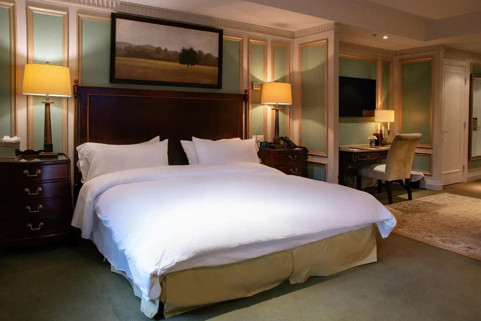 Bed in Windsor Arms Hotel Bed in Windsor Arms Hotel