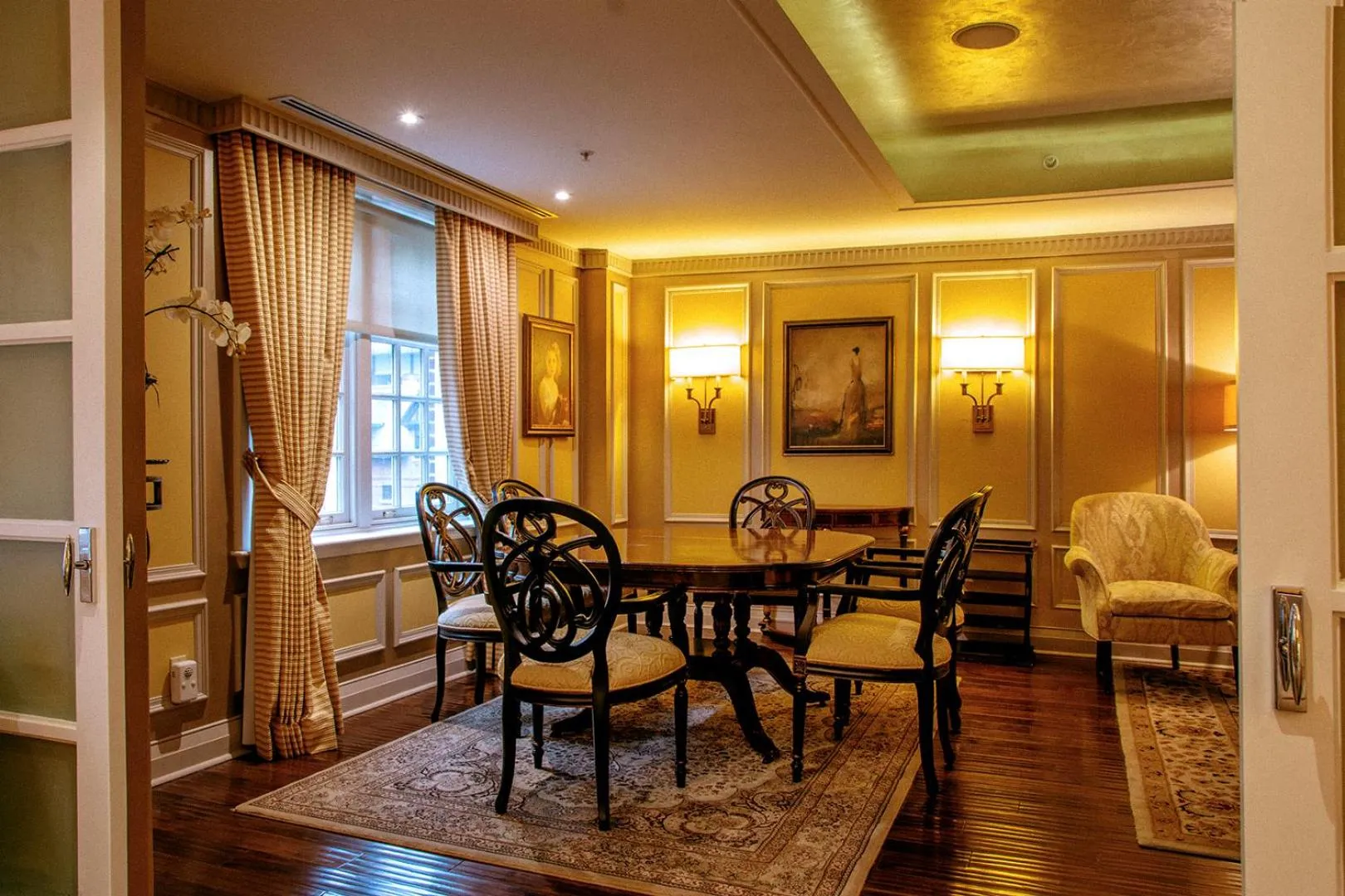 Seating area in Windsor Arms Hotel