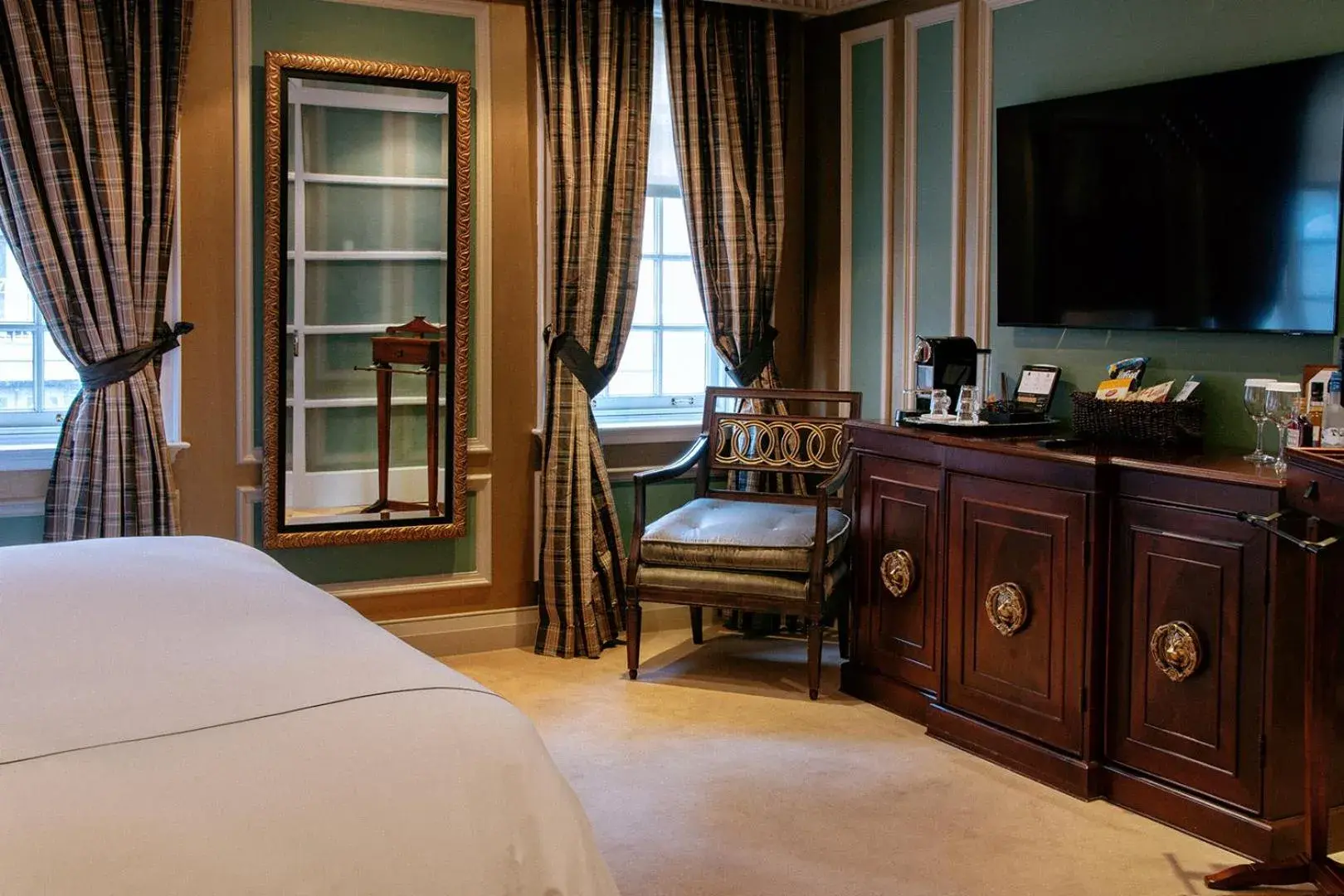 Yorkville Suite in Windsor Arms Hotel Yorkville Suite in Windsor Arms Hotel