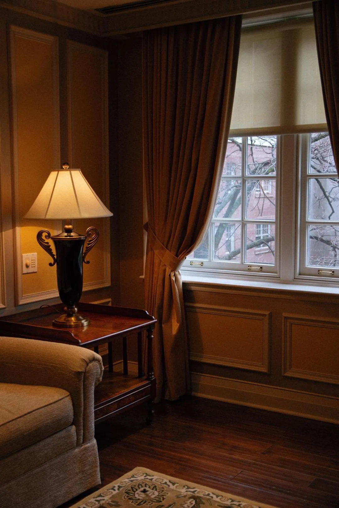 Living room in Windsor Arms Hotel