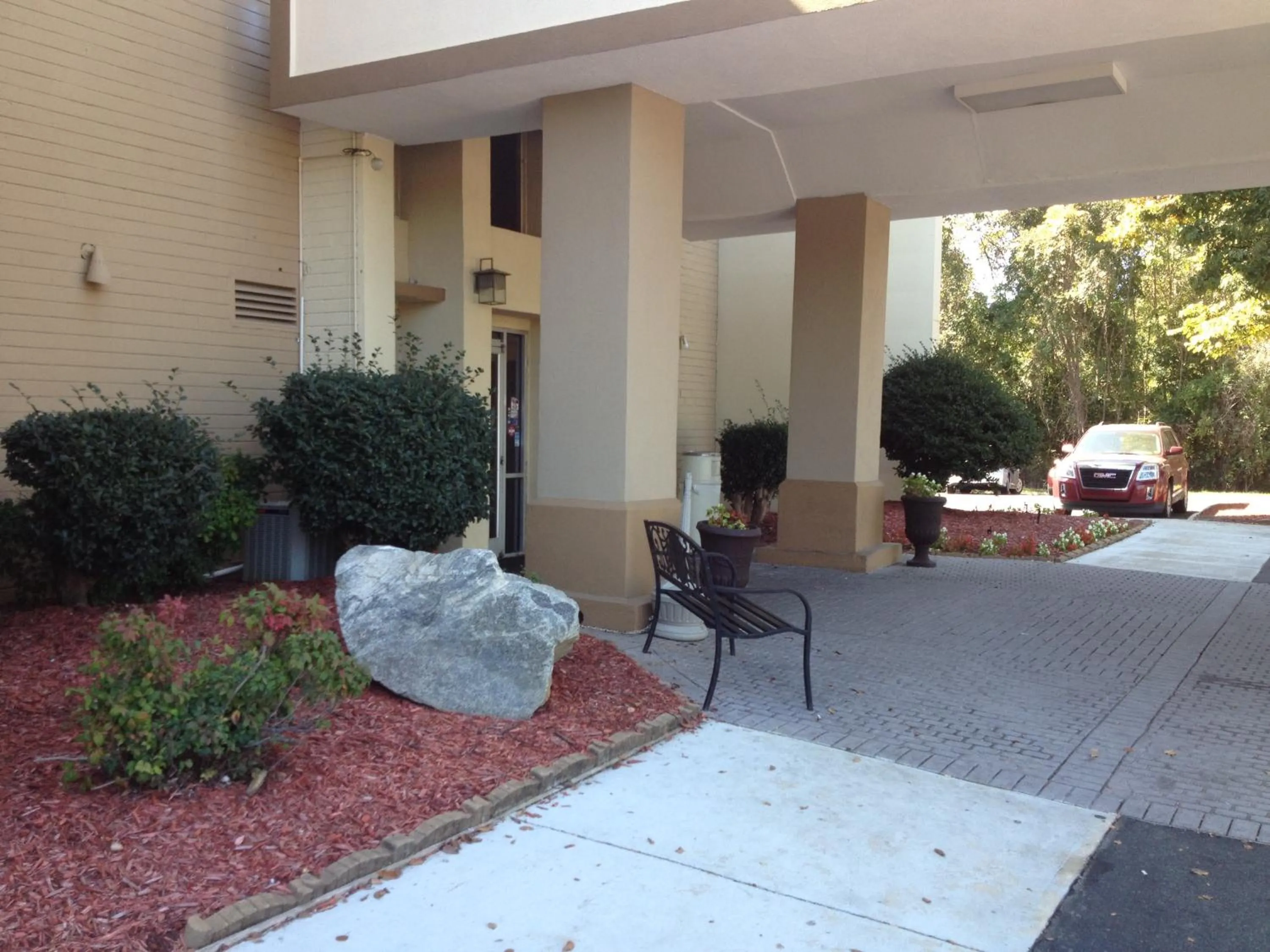 Facade/entrance in Baymont by Wyndham Charlotte-Airport Coliseum