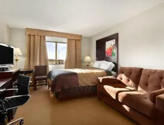 Bedroom, Bed in Super 8 by Wyndham Innisfail