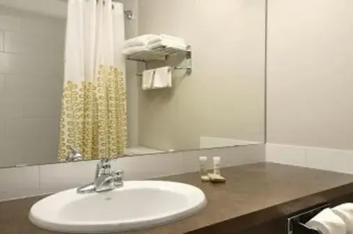 Queen Studio - Non-Smoking in Super 8 by Wyndham Innisfail Queen Studio - Non-Smoking in Super 8 by Wyndham Innisfail