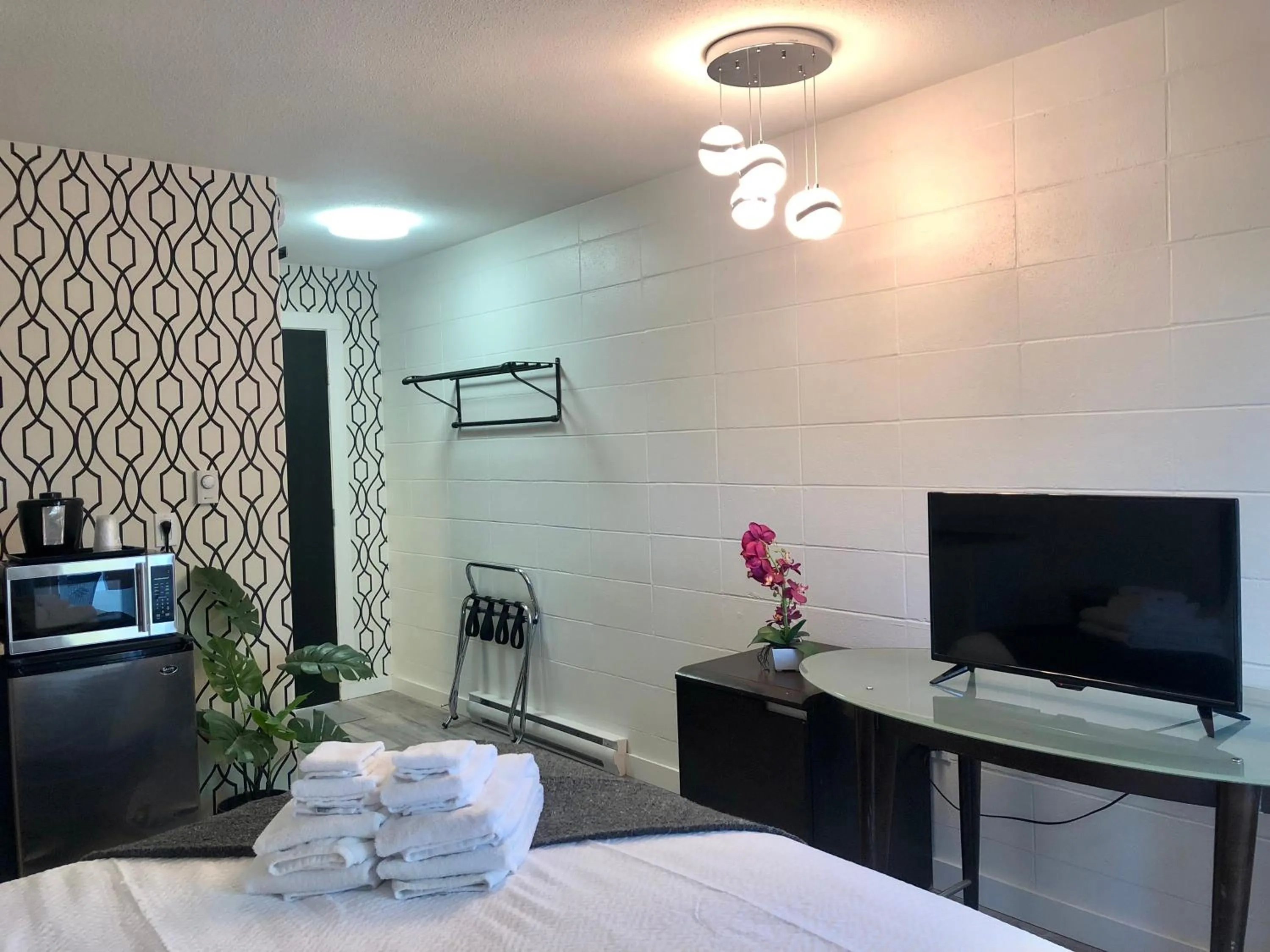 Bedroom, Bed in The Spot