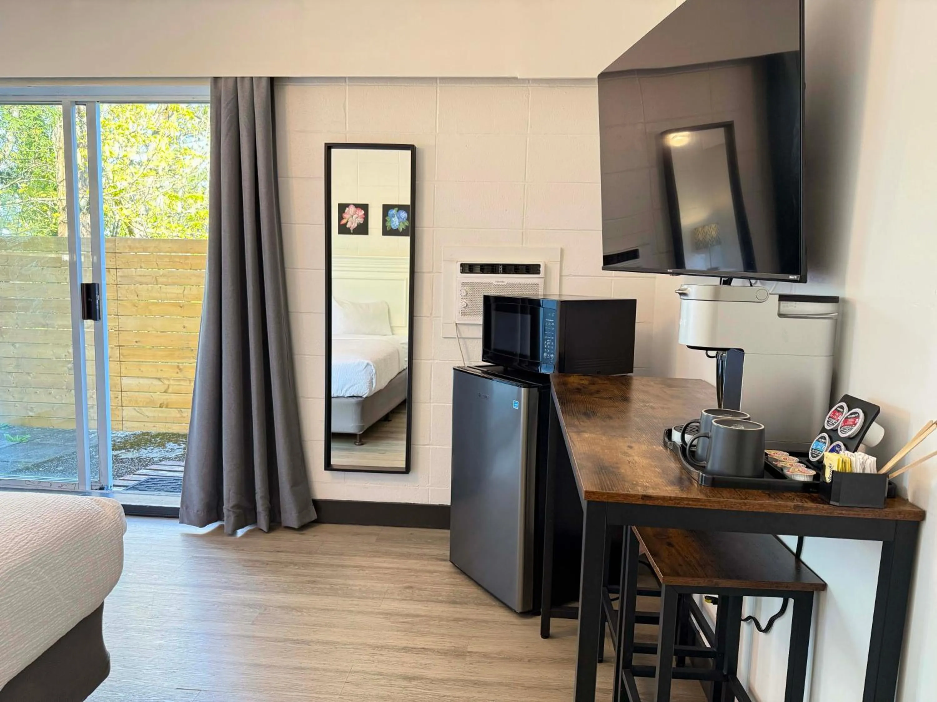 Bedroom, Bed in The Spot