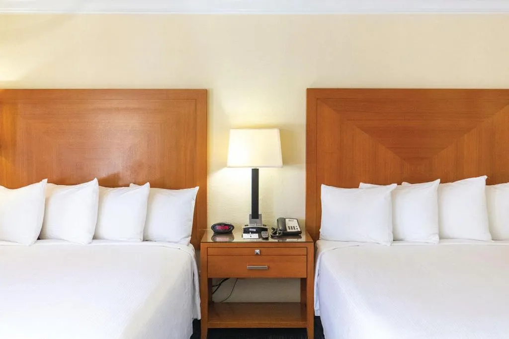 hair dresser, Bed in Inn at San Luis Obispo