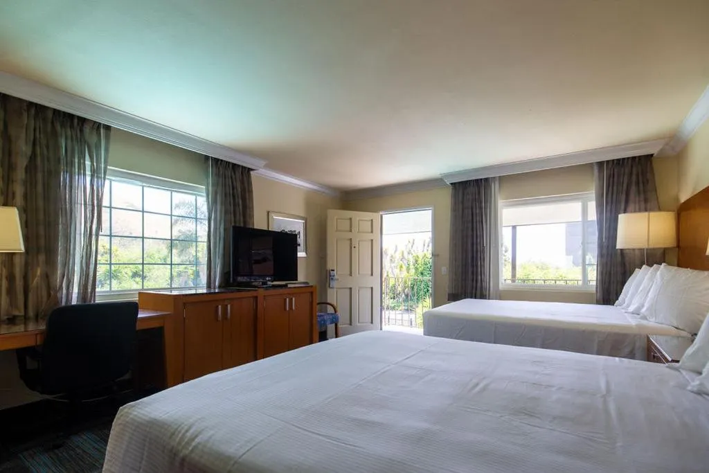 Photo of the whole room, Bed in Inn at San Luis Obispo