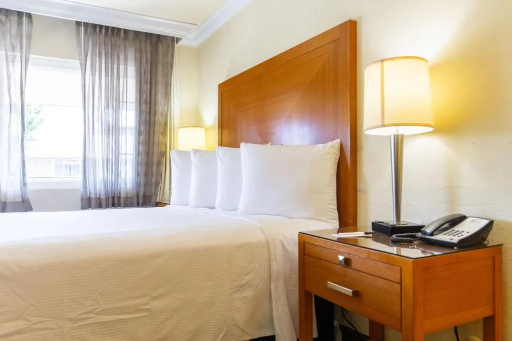 Bedroom, Bed in Inn at San Luis Obispo