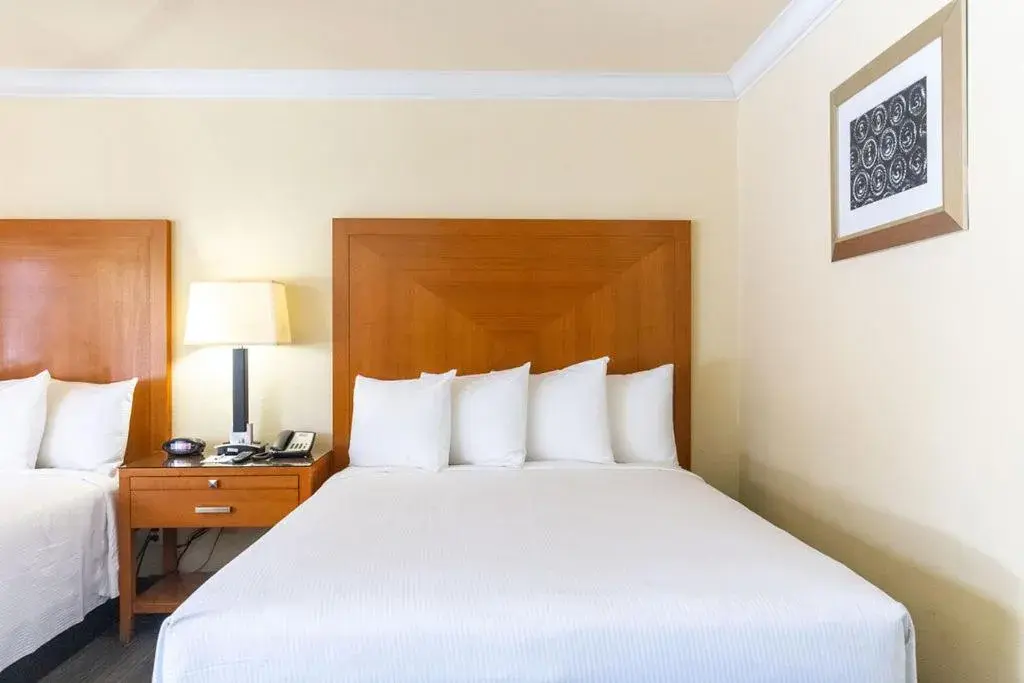 Bedroom, Bed in Inn at San Luis Obispo Bedroom, Bed in Inn at San Luis Obispo