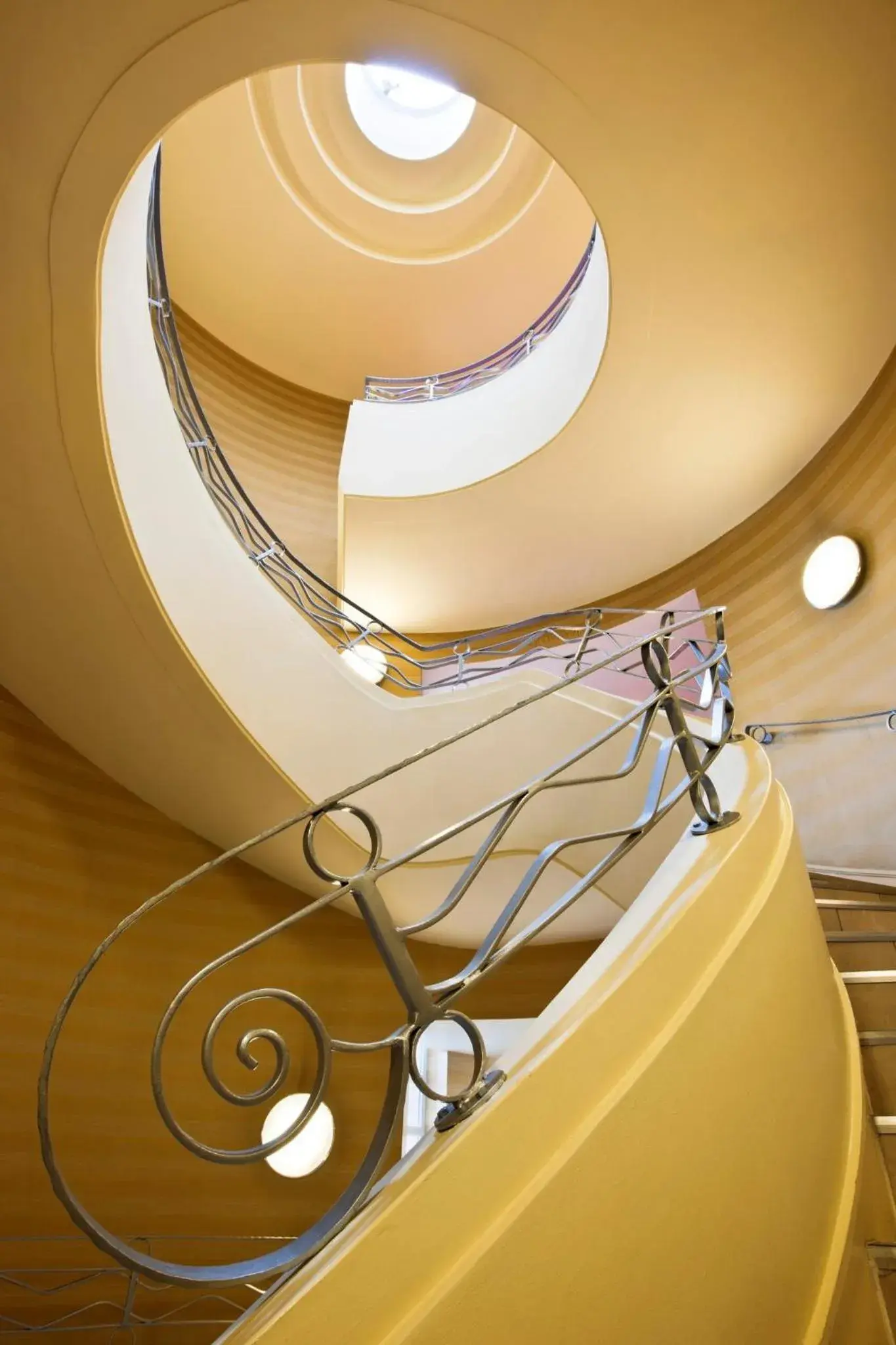 Lobby or reception in Crowne Plaza Liverpool - John Lennon Airport by IHG Lobby or reception in Crowne Plaza Liverpool - John Lennon Airport by IHG