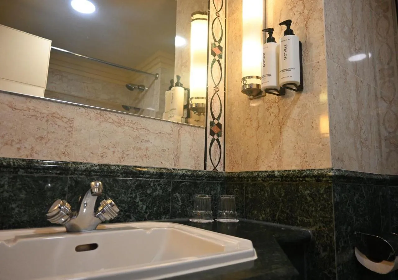 Bathroom in Crowne Plaza Liverpool - John Lennon Airport by IHG