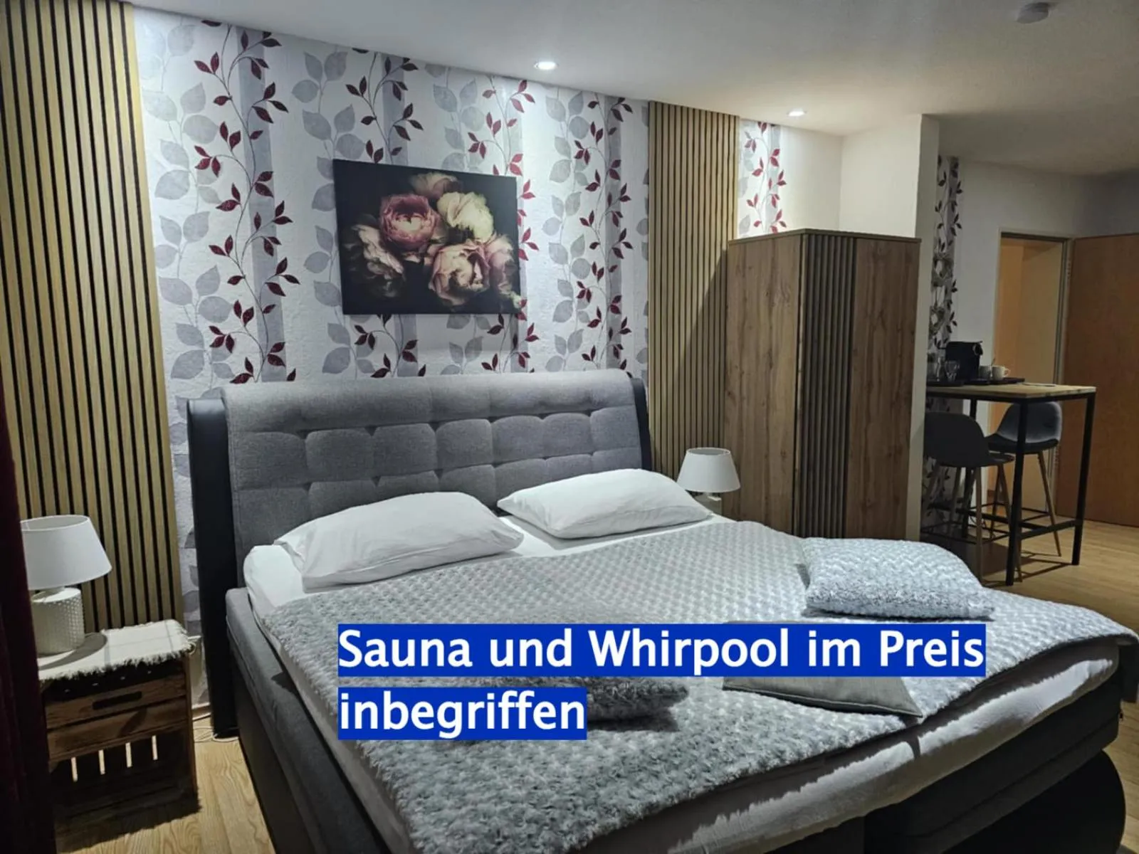 Photo of the whole room, Bed in Wild West Hotel