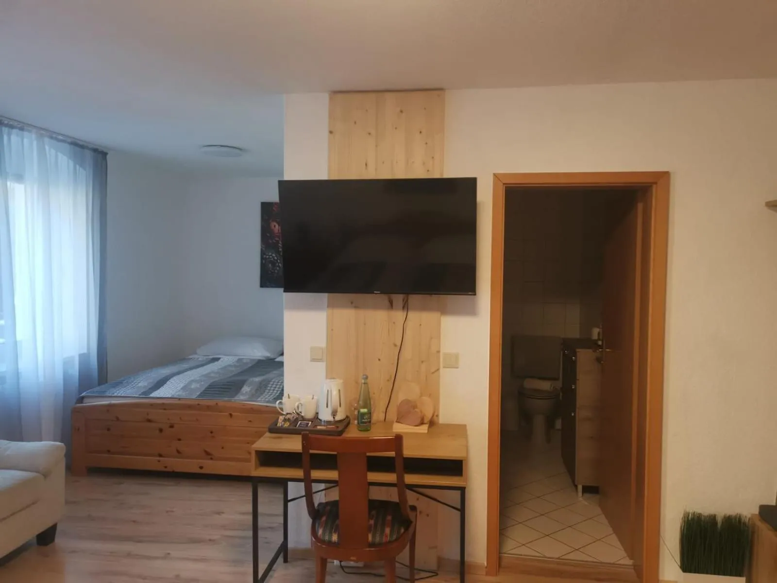 Photo of the whole room, Bed in Wild West Hotel