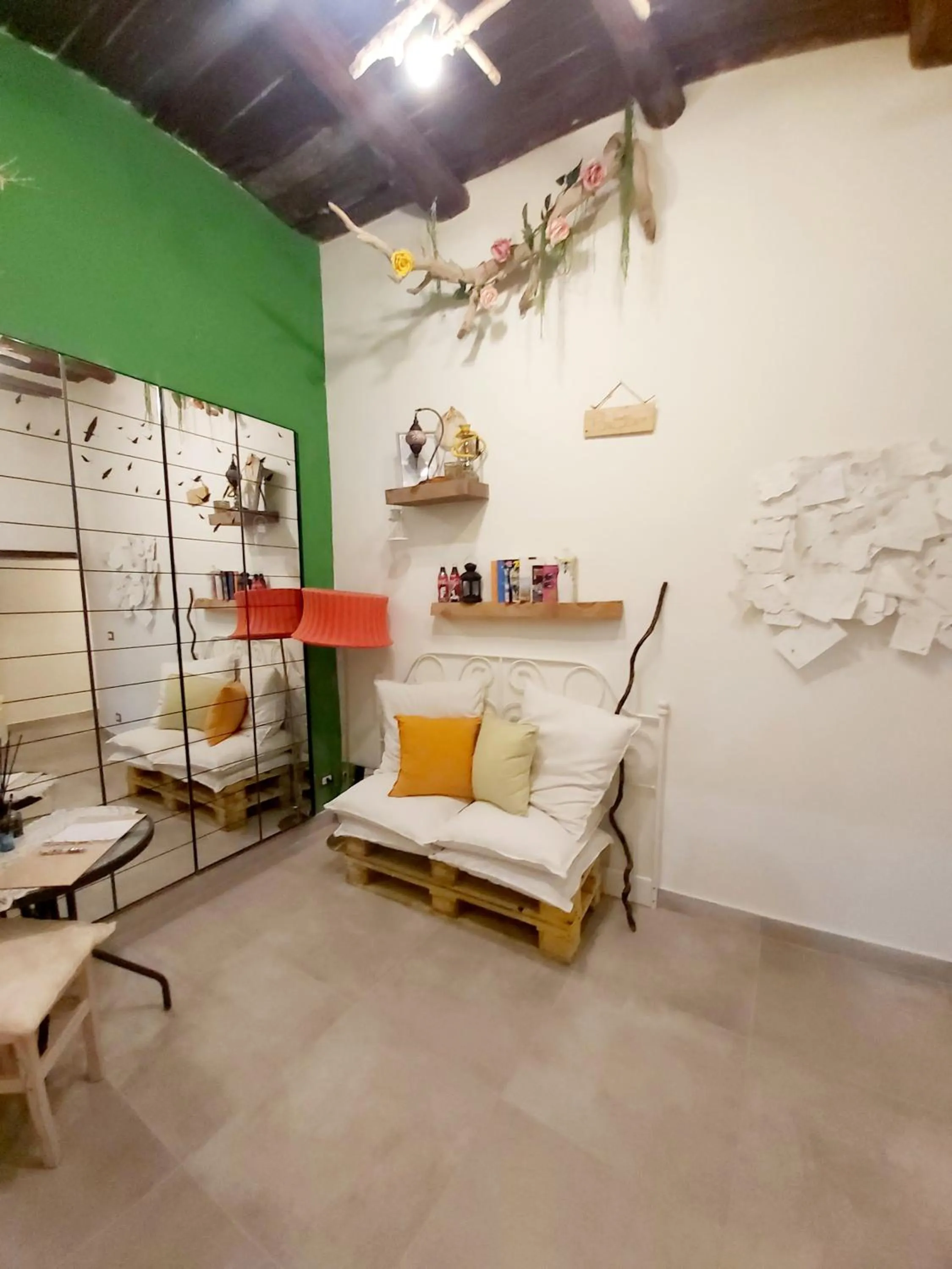 Seating area in B&Bistrot