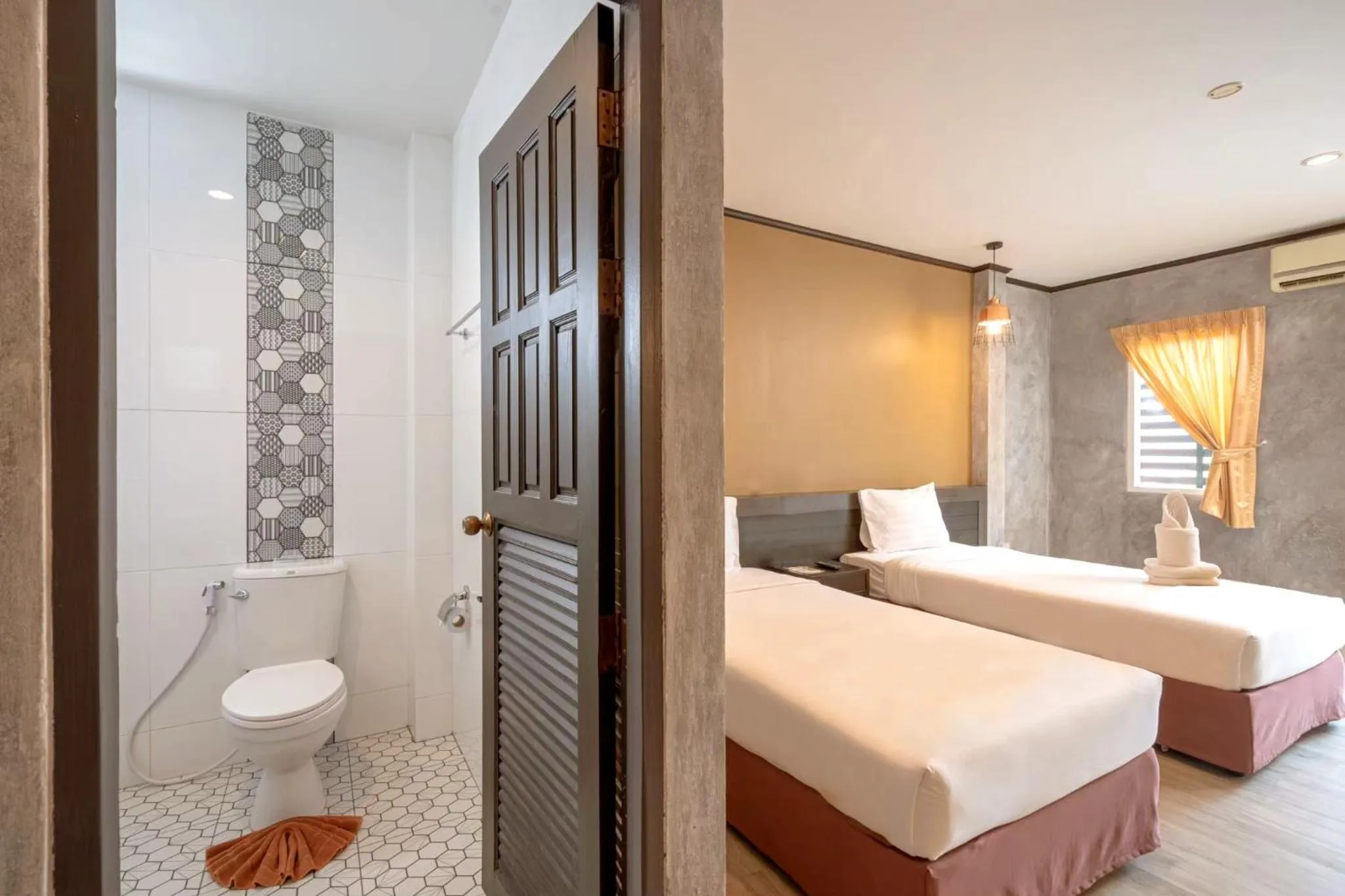 Toilet, Bed in SB Living Place Hotel Phuket Town